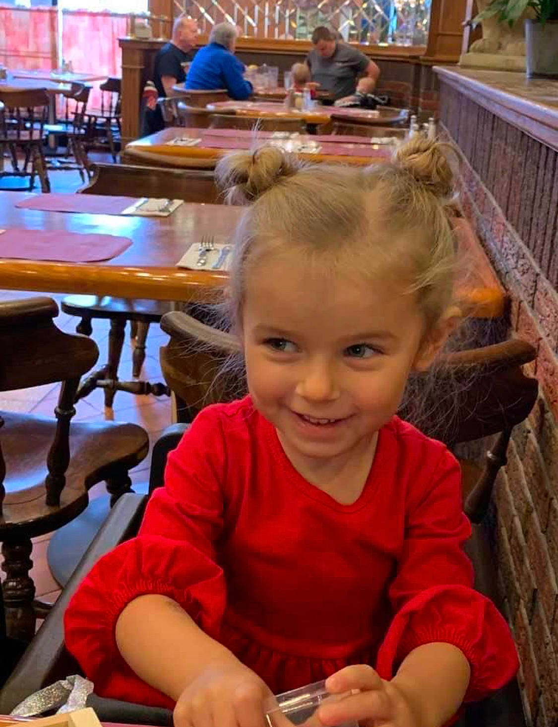 Scarlette is registered to the contest to win money with this photo: blurred, brunch, cafeteria, child, coffee_cup, comfort_food, customer, cutlery, head, houseplant, joy, kitchen_dining_room_table, kitchen_utensil, lunch, meal, person, plate, restaurant, serveware, snack