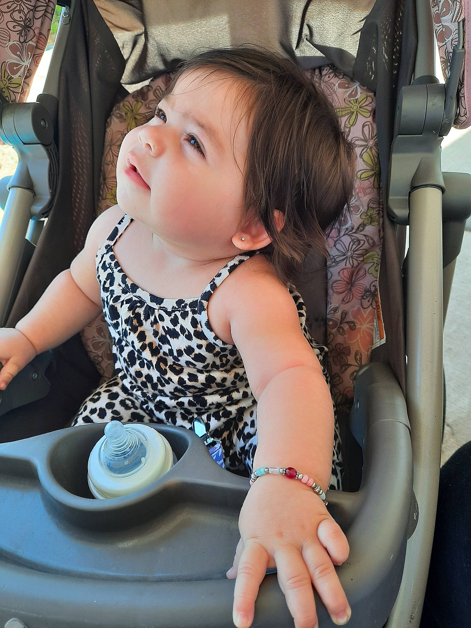 Railyn is registered to the contest to win money with this photo: auto_part, car_seat, child, person, toddler