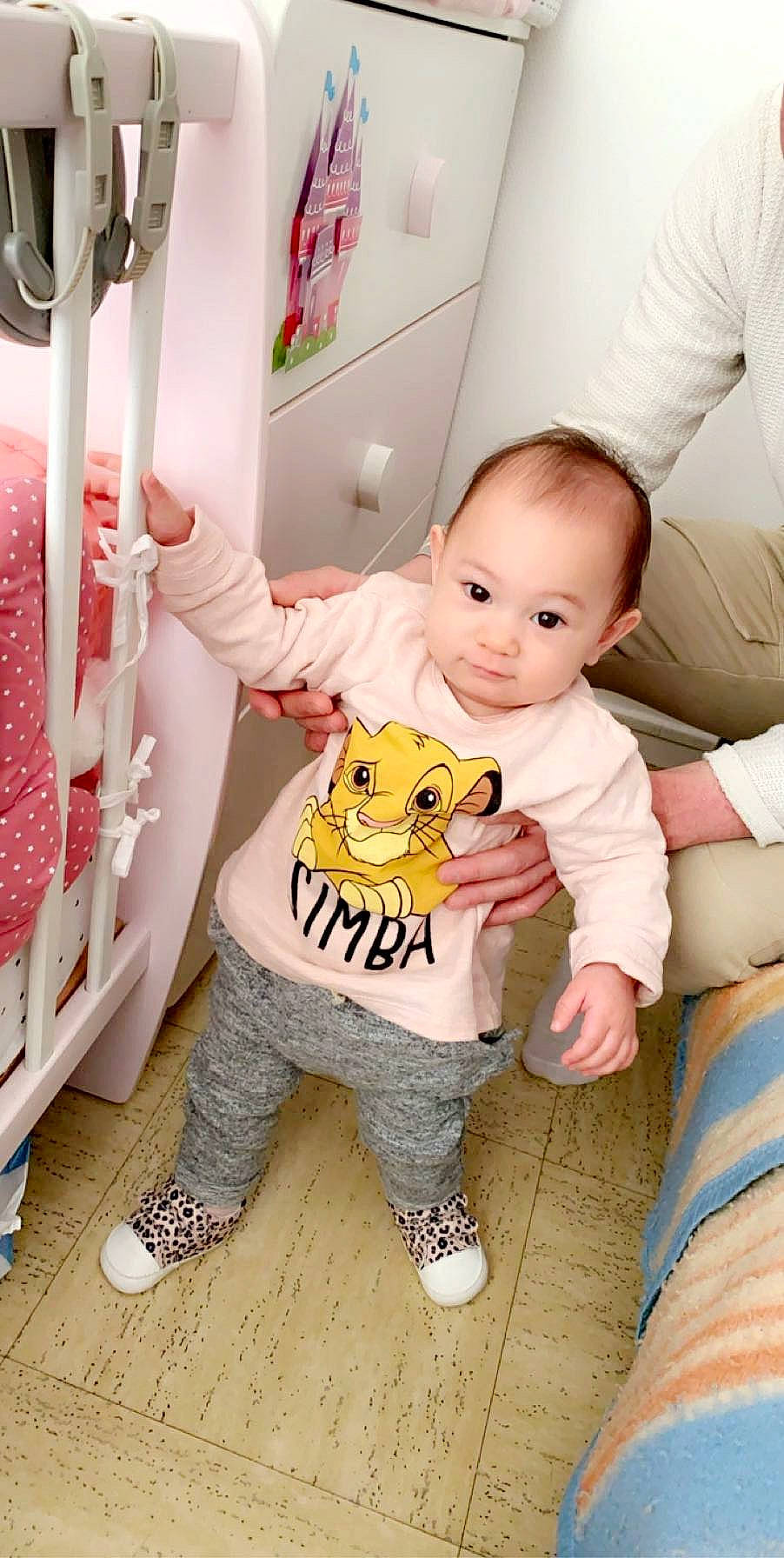 Jaëlynn participe au concours pour gagner de l'argent avec cette photo : baby, baby_products, baby_toddler_clothing, child, person, product, room, sleeve, toddler, yellow