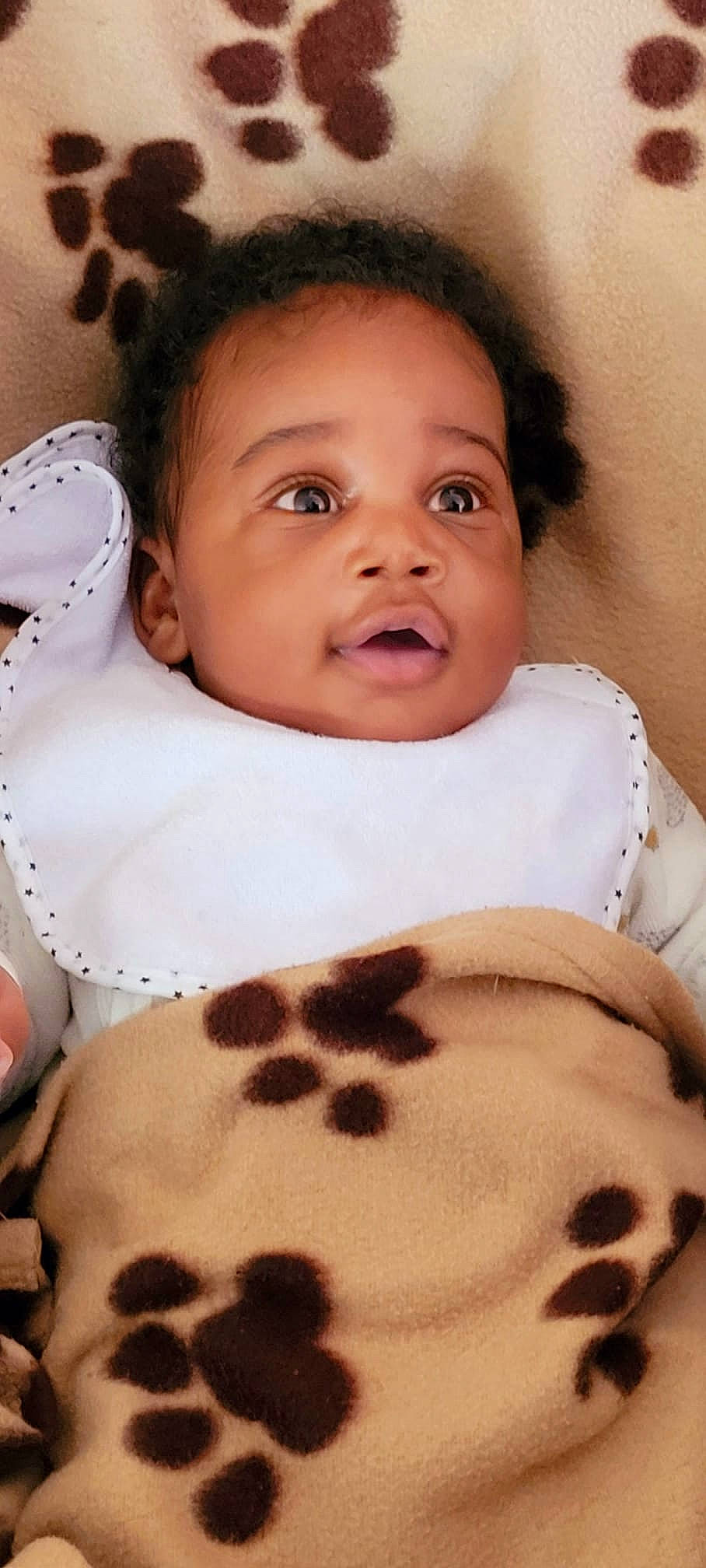 Kurtis participe au concours pour gagner de l'argent avec cette photo : baby_toddler_clothing, black, cheek, chin, comfort, eyelash, face, facial_expression, finger, human, lip, mammal, neck, nose, organ, person, skin, sleeve, smile, textile