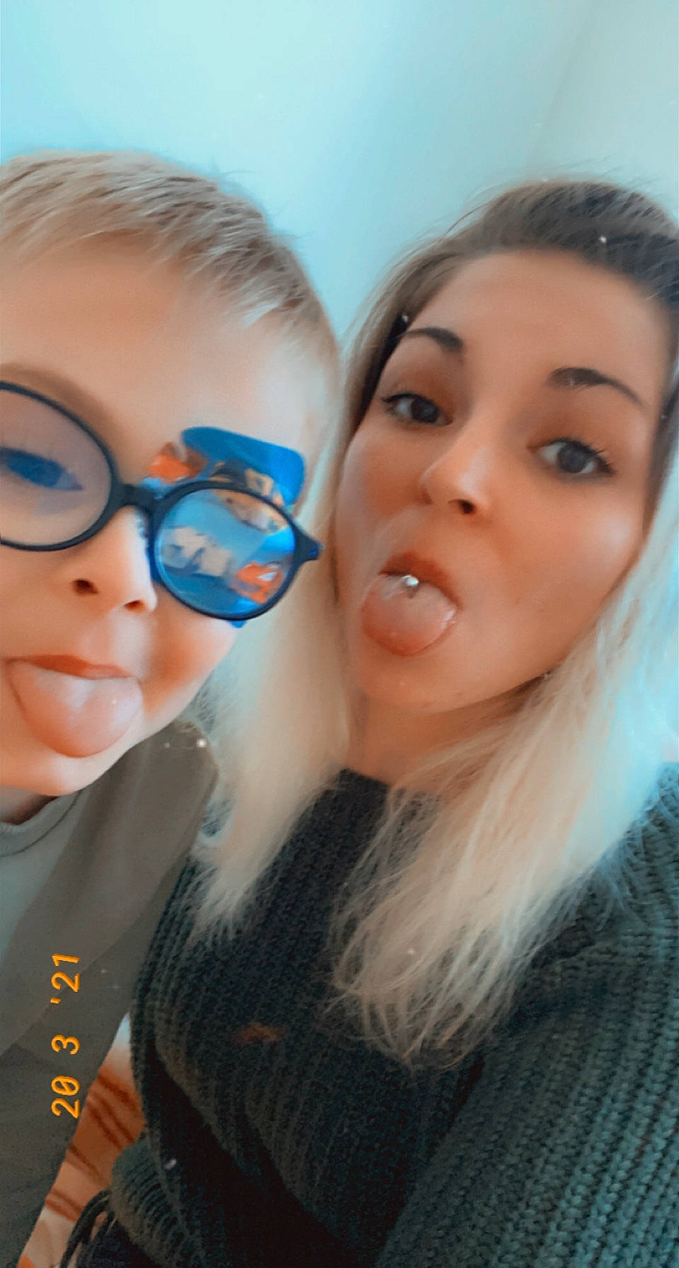 Keylan a rejoint le concours — aidez-le/la à gagner de superbes lots ! azure, cheek, eyebrow, eyelash, eyewear, face, flash_photography, forehead, gesture, happy, head, iris, jaw, lip, mouth, neck, nose, organ, person, skin