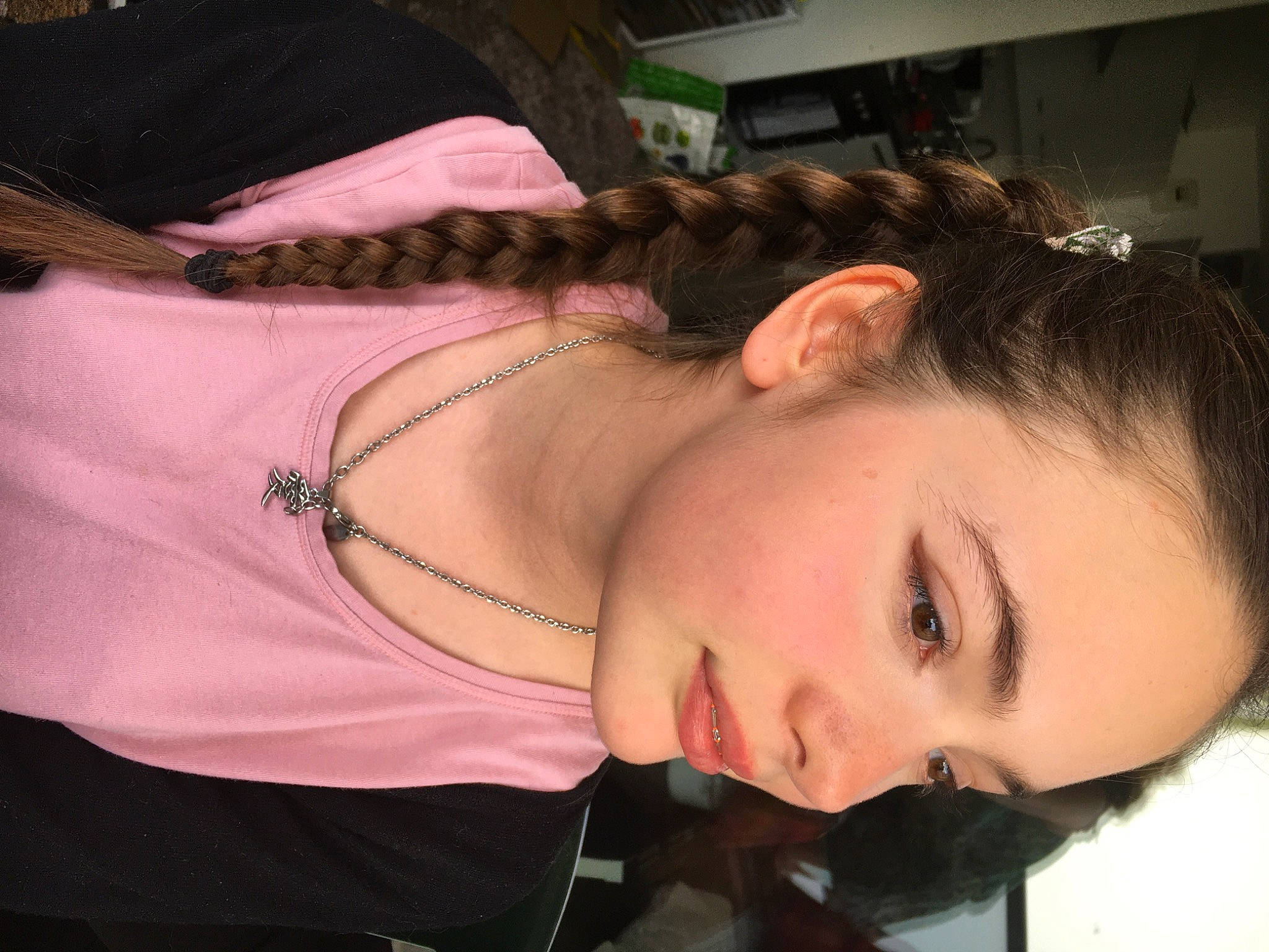 Victoire participe au concours pour gagner de l'argent avec cette photo : bangs, black_hair, cheek, chest, chin, comfort, ear, elbow, eyelash, eyewear, forehead, fun, jaw, lip, mouth, neck, nose, person, shoulder, skin