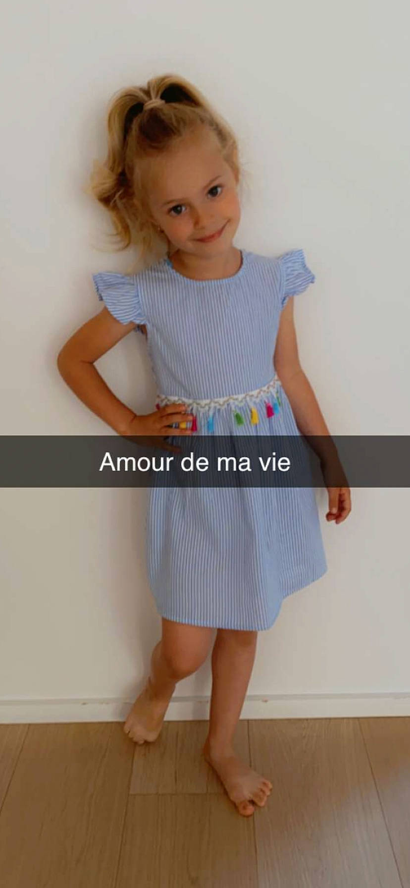 Line a rejoint le concours — aidez-le/la à gagner de superbes lots ! arm, baby_toddler_clothing, day_dress, denim, dress, electric_blue, human_body, joint, joy, neck, one_piece_garment, outerwear, pattern, person, pink, shoulder, sleeve, street_fashion, t_shirt, thigh