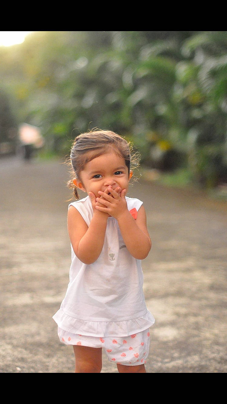 Lola participe au concours pour gagner de l'argent avec cette photo : baby, child, face, fun, happy, head, leisure, people, person, photograph, photography, play, skin, smile, standing, summer, sunlight, toddler, vacation