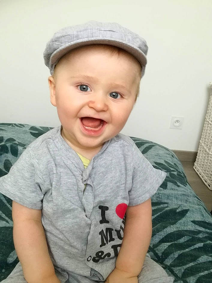 Dorian a rejoint le concours — aidez-le/la à gagner de superbes lots ! arm, baby, baby_toddler_clothing, cap, cheek, child, clothing, comfort, eye, eyebrow, fun, happy, iris, mouth, nose, person, skin, sleeve, smile, t_shirt