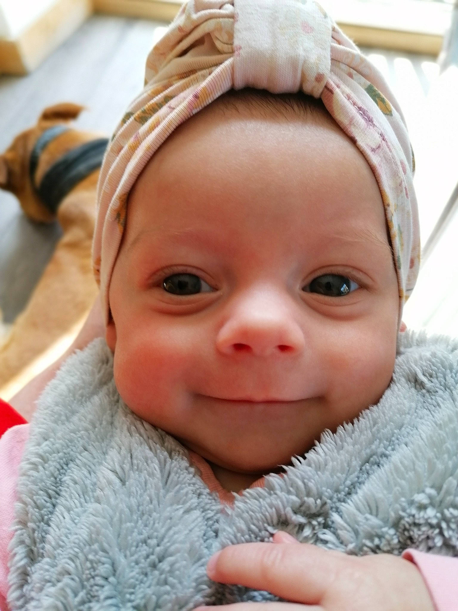 Liana a rejoint le concours — aidez-le/la à gagner de superbes lots ! baby, cap, cheek, eye, eyebrow, eyelash, finger, gesture, happy, head, iris, lip, mouth, nose, outerwear, people, person, skin, smile, textile