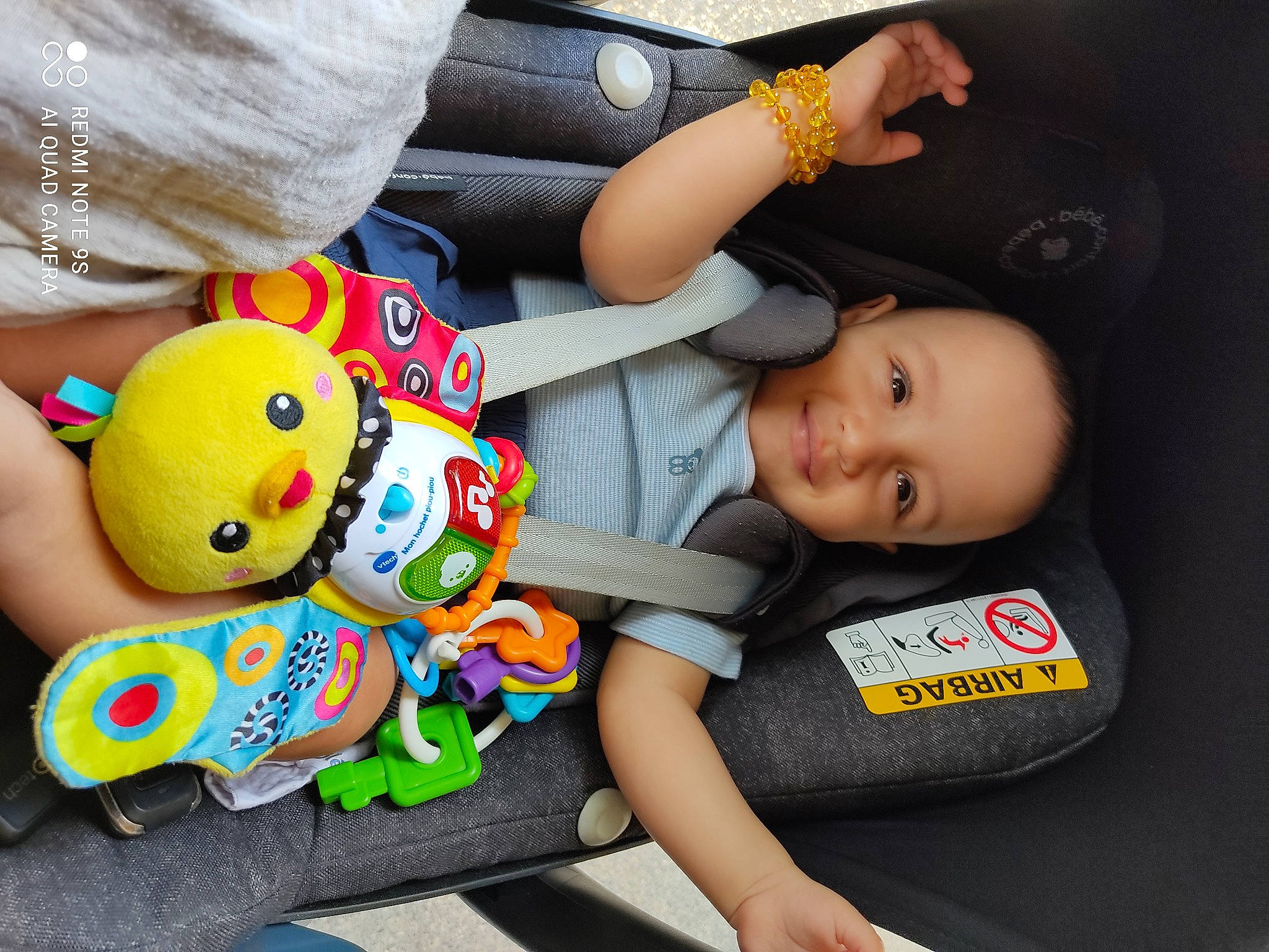 Adem participe au concours pour gagner de l'argent avec cette photo : baby, baby_products, baby_toddler_clothing, baby_toys, bracelet, comfort, finger, hand, joy, nail, person, plush, toddler, toy