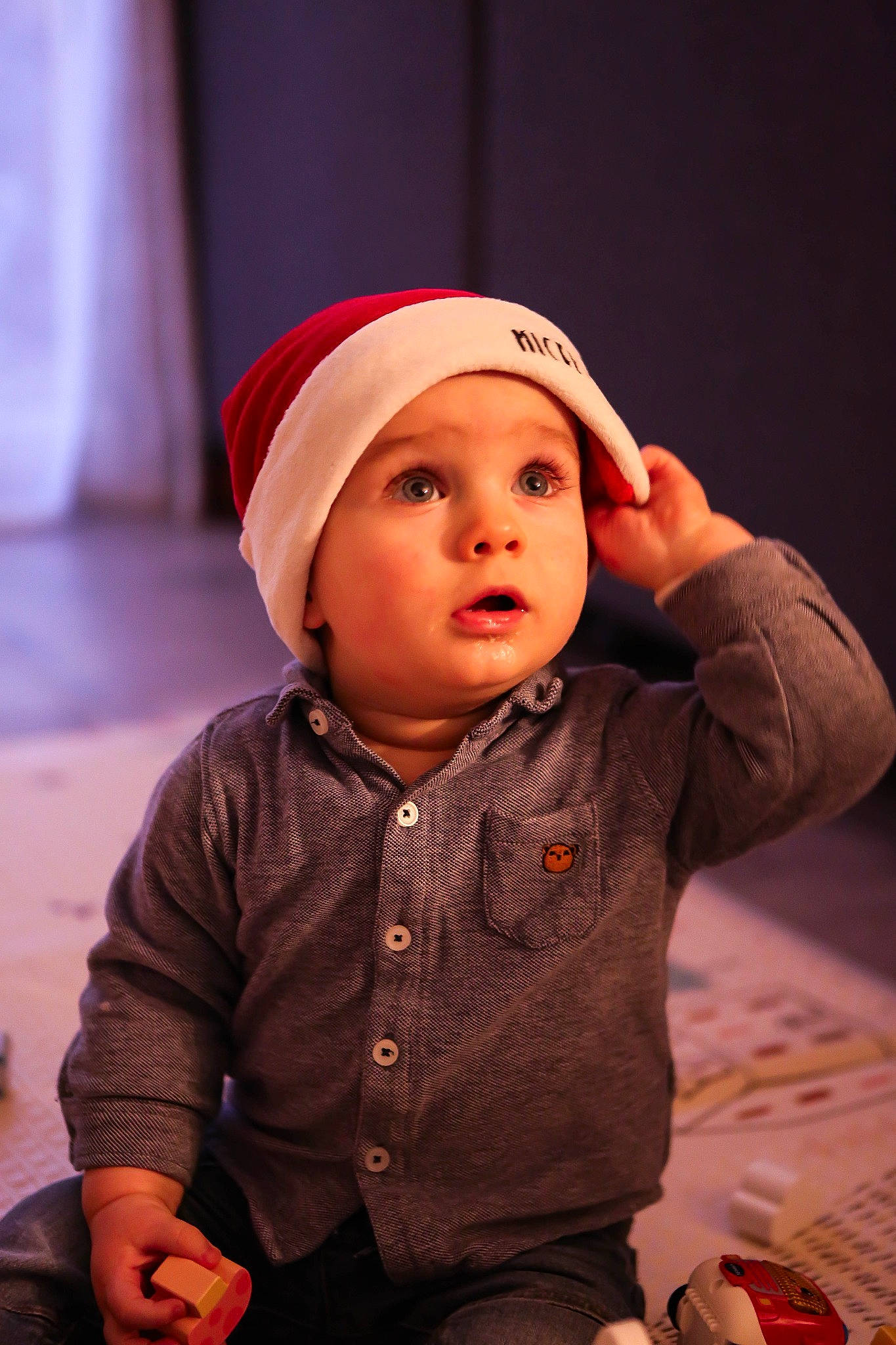 Nathan participe au concours pour gagner de l'argent avec cette photo : baby, baby_toddler_clothing, cap, cheek, chin, eye, facial_expression, flash_photography, head, headgear, headwear, human_body, lip, mouth, nose, outerwear, person, pink, skin, sleeve