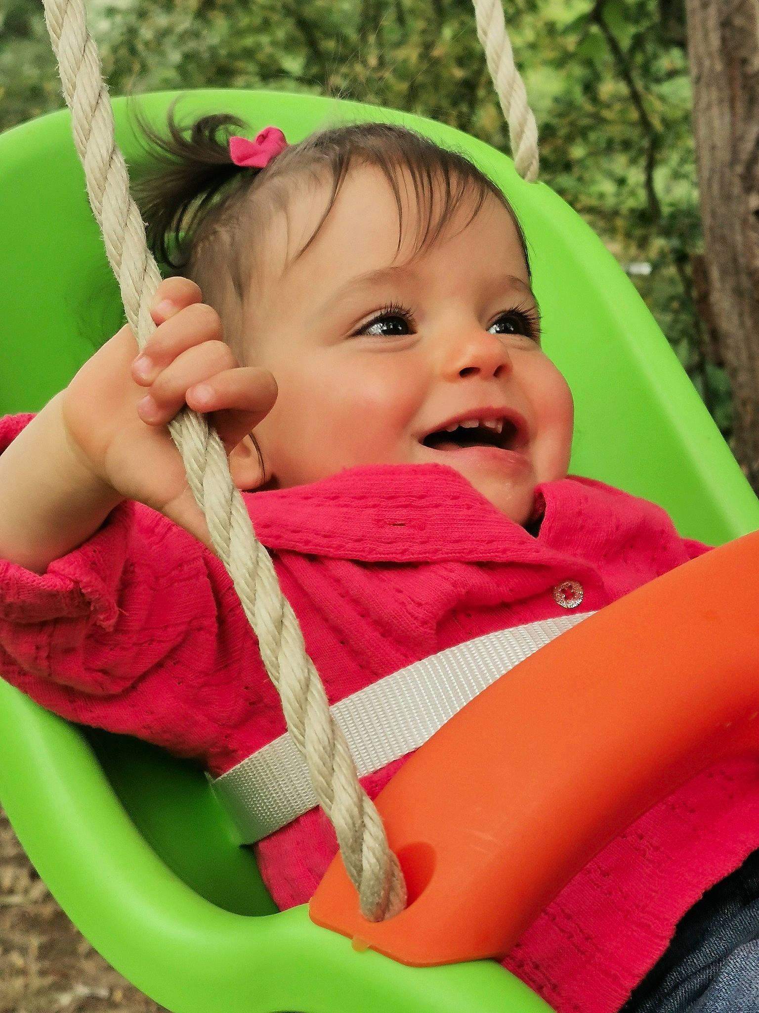 Mado a rejoint le concours — aidez-le/la à gagner de superbes lots ! baby, baby_products, child, green, leisure, outdoor_play_equipment, person, play, product, skin, swing, toddler