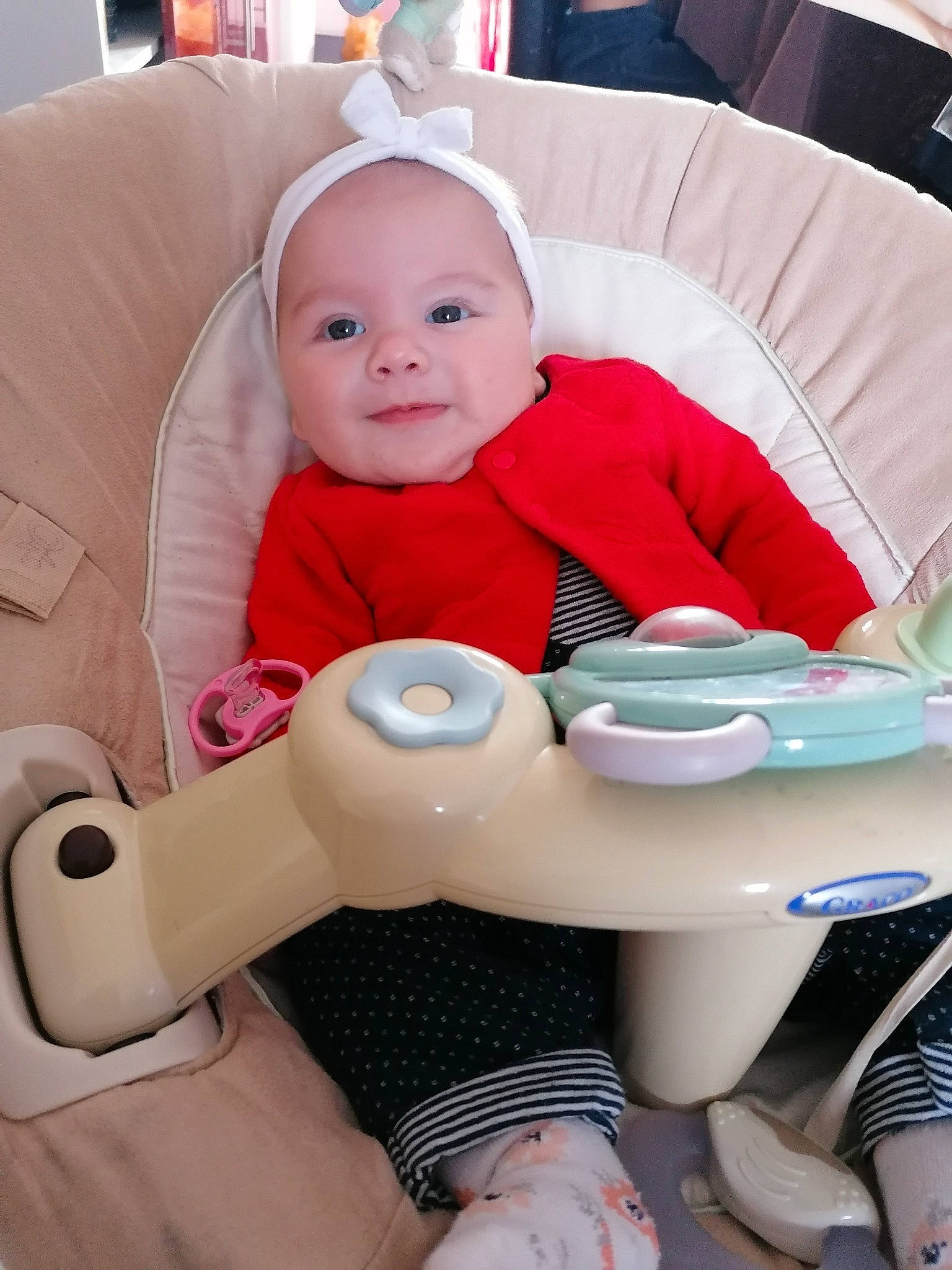 Chloé participe au concours pour gagner de l'argent avec cette photo : baby, baby_carriage, baby_in_car_seat, baby_products, child, person, product, skin, toddler