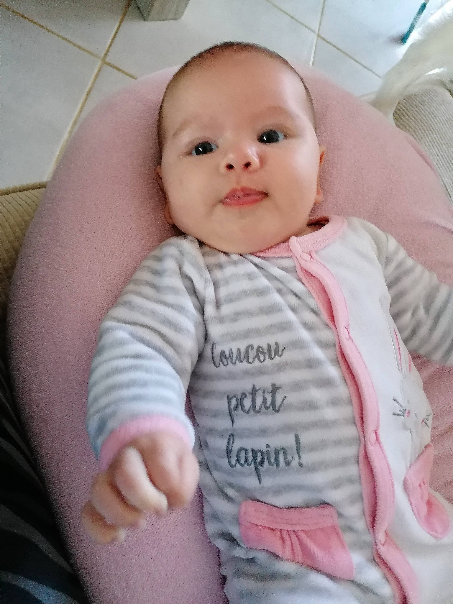 Chloé participe au concours pour gagner de l'argent avec cette photo : baby, baby_products, baby_toddler_clothing, cheek, child, eye, face, lip, nose, person, pink, product, skin, toddler