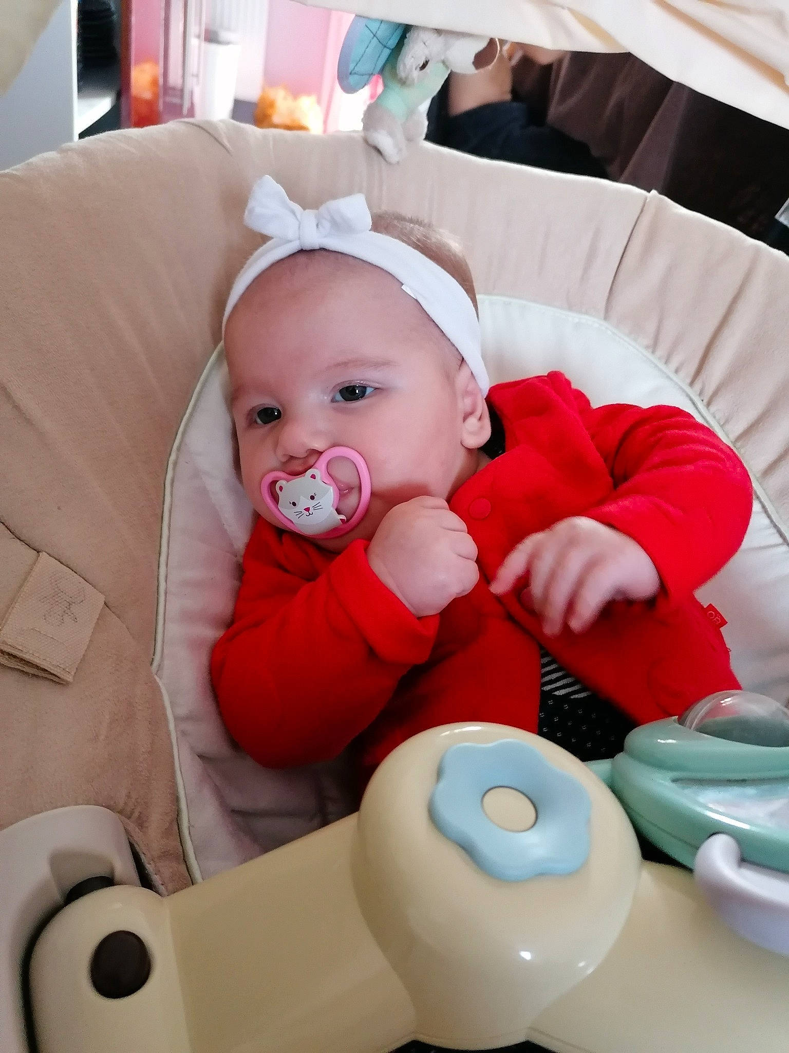 Chloé a rejoint le concours — aidez-le/la à gagner de superbes lots ! baby, baby_products, child, person, play, product, skin, toddler