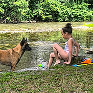 Eleena a rejoint le concours — aidez-le/la à gagner de superbes lots ! child, dog, river, water, grass, trees, swimsuit, toys, outdoor, nature, summer, pet, play, relaxation, water_toys, animal, greenery, riverbank, barefoot, child_playing