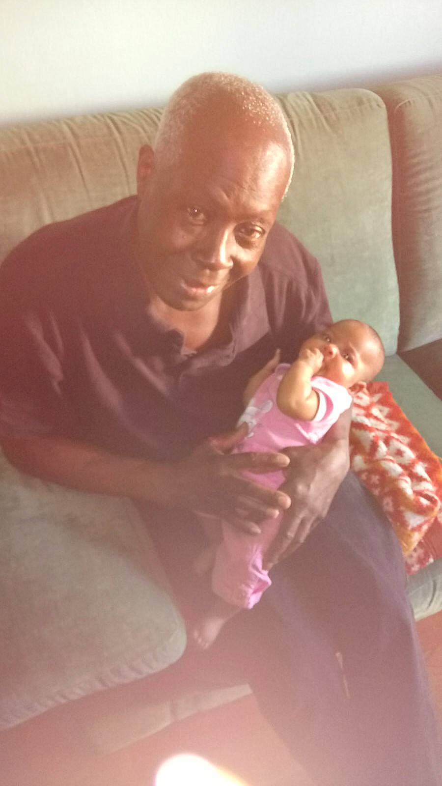 Madysson participe au concours pour gagner de l'argent avec cette photo : abdomen, baby, child, comfort, elbow, finger, foot, fun, gesture, happy, head, lap, mouth, muscle, nose, person, sitting, skin, smile, thumb