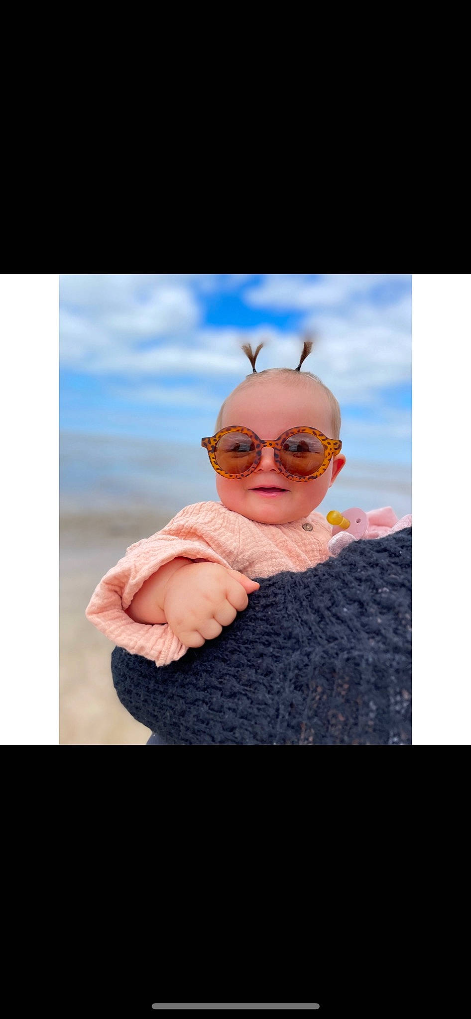 Shanna participe au concours pour gagner de l'argent avec cette photo : baby, baby_toddler_clothing, cloud, electric_blue, eyewear, flash_photography, fun, gesture, glasses, goggles, happy, leisure, magenta, person, sky, sleeve, smile, sunglasses, toddler, travel