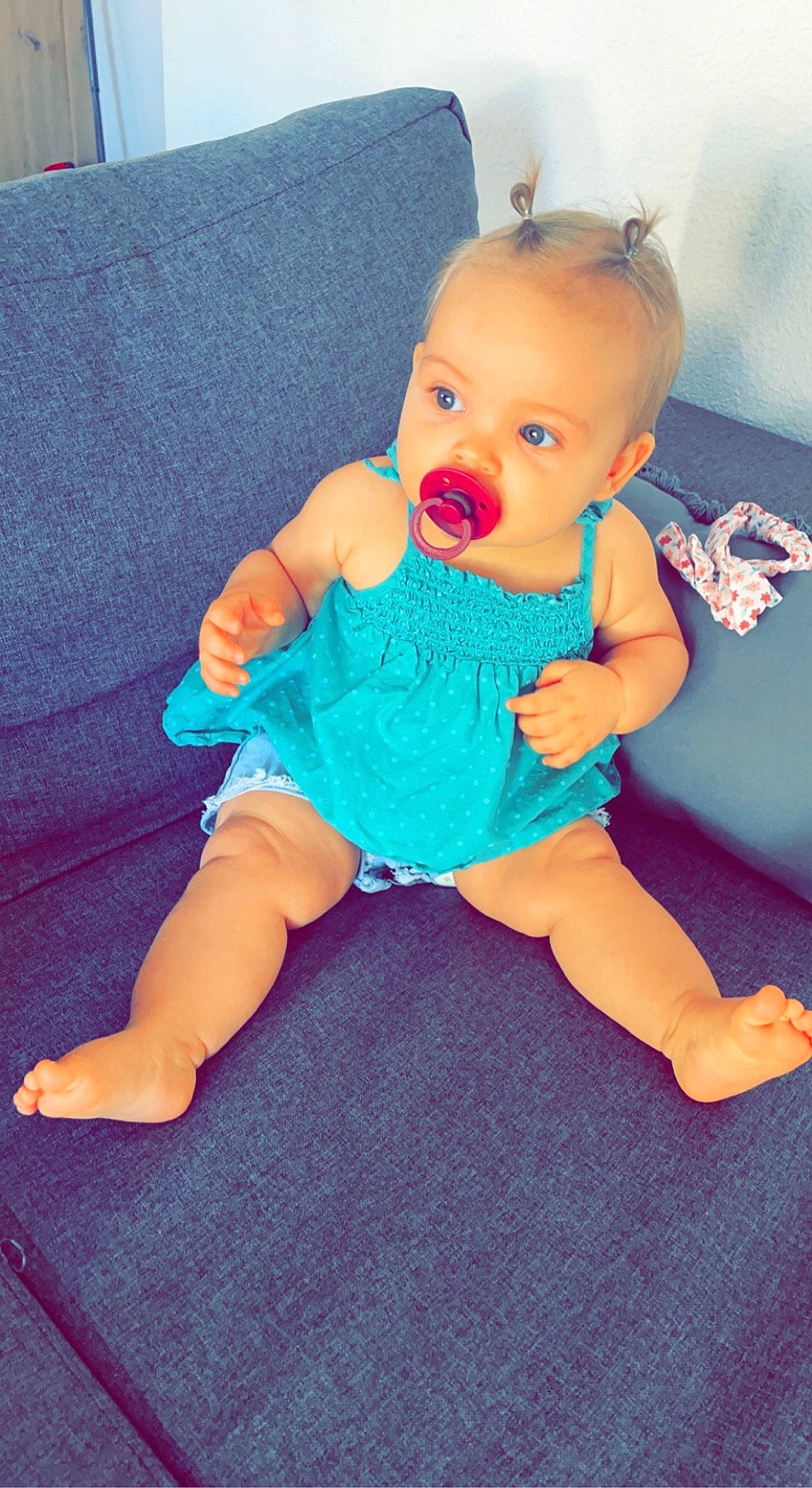 Shanna a rejoint le concours — aidez-le/la à gagner de superbes lots ! baby, baby_toddler_clothing, cheek, electric_blue, eye, foot, head, human_body, iris, nail, person, pink, skin, sleeve, sock, textile, thigh, thumb, toddler, toy