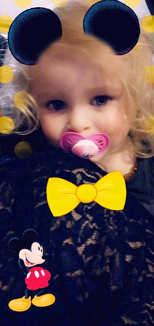 Lou-anne a rejoint le concours — aidez-le/la à gagner de superbes lots ! boy, cheek, child, eye, fun, girl, happiness, infant, joy, nose, person, play, product, skin, smile, toddler, toy, yellow