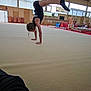 Justine a rejoint le concours — aidez-le/la à gagner de superbes lots ! active, athlete, balance, child, exercise, fitness, flexibility, floor_mat, gym_equipment, gymnasium, gymnast, handstand, indoor, natural_light, person, sport, sportswear, strength, training, young_girl