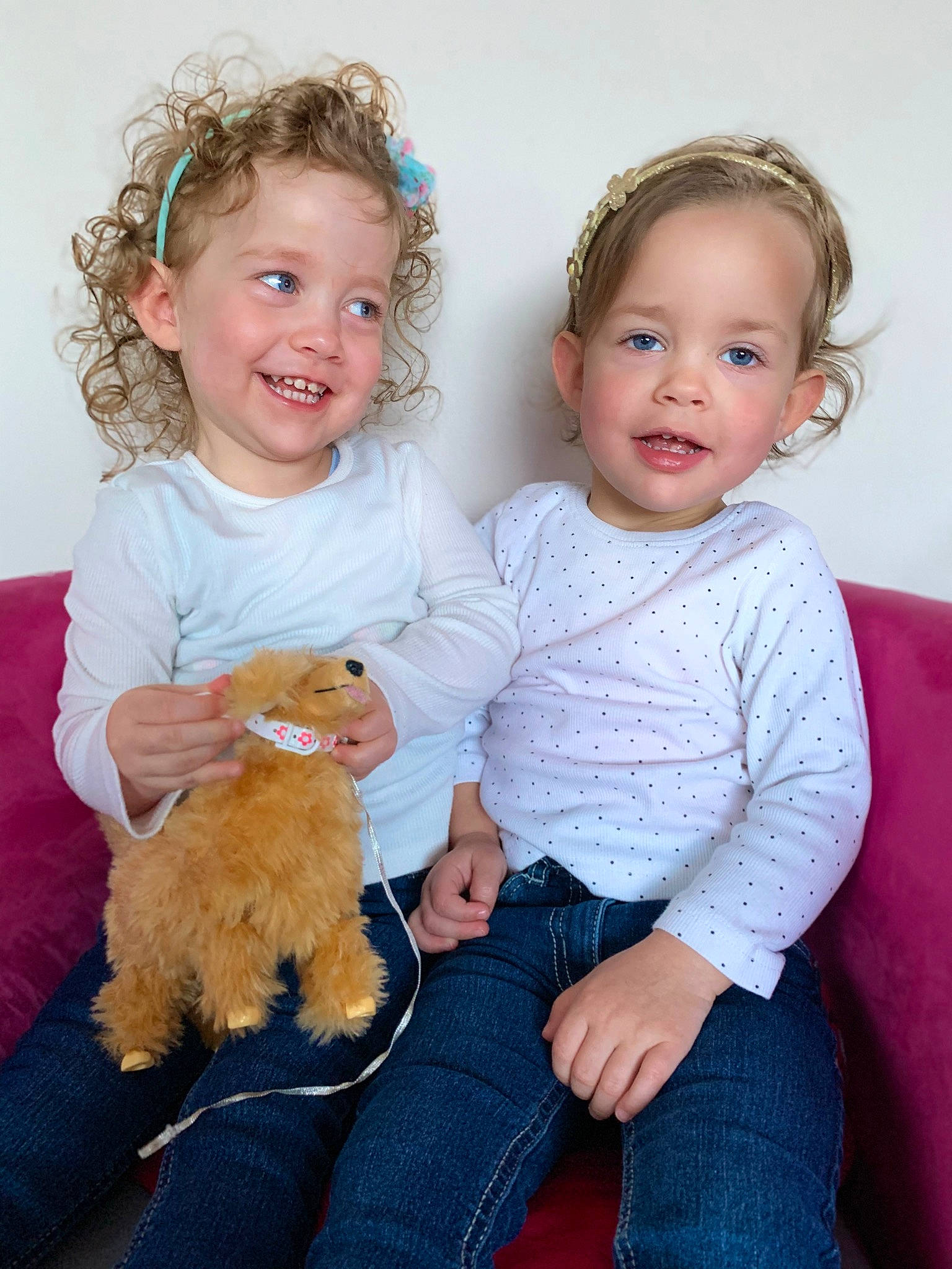 Laly participe au concours pour gagner de l'argent avec cette photo : arm, baby_toddler_clothing, cheek, child, eye, facial_expression, gesture, hair, hairstyle, happy, head, human_body, iris, joy, organ, person, pink, skin, sleeve, smile