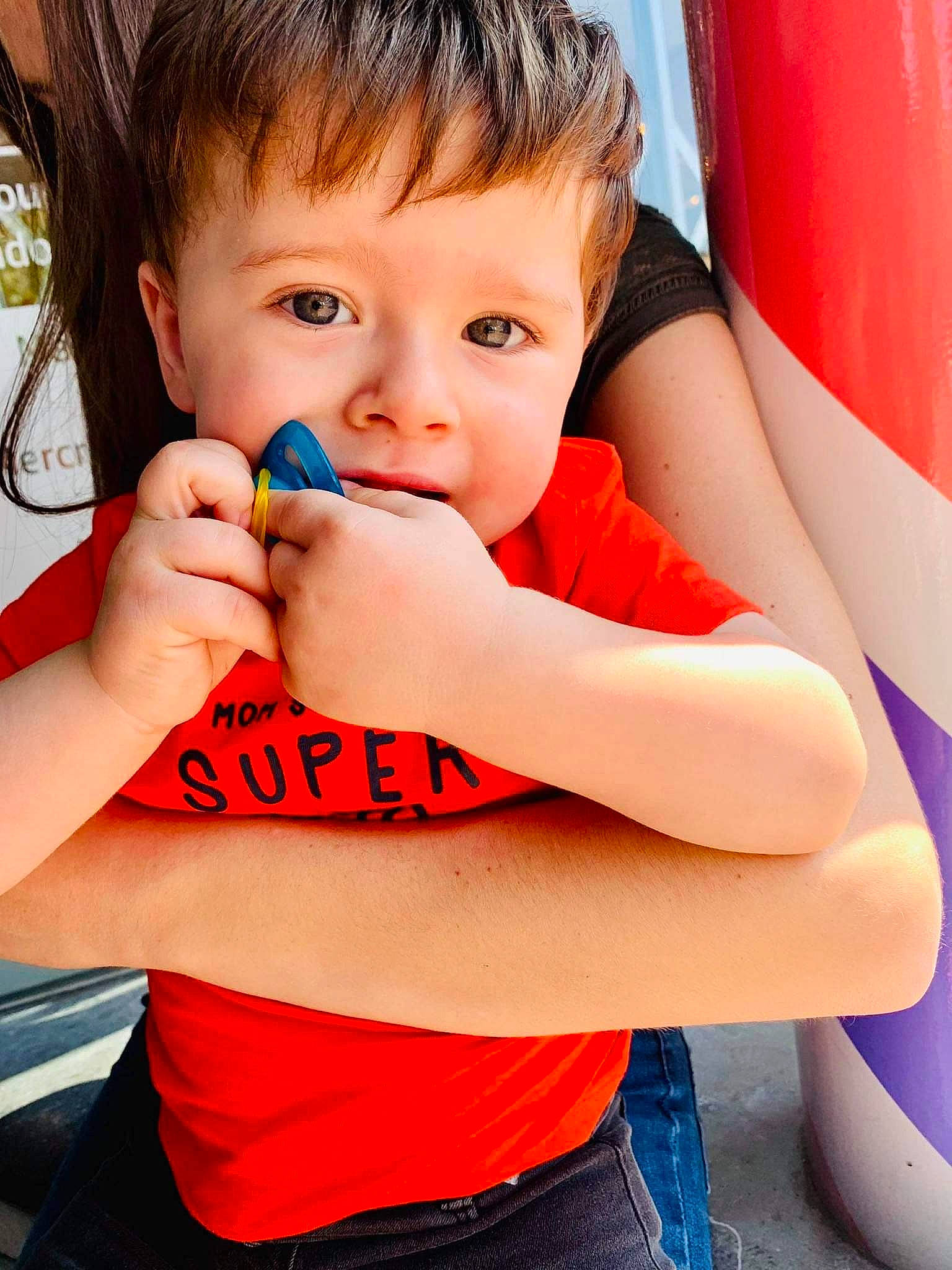 Elias participe au concours pour gagner de l'argent avec cette photo : beauty, blue, cheek, child, eyelash, facial_expression, finger, fun, gesture, hair, happy, head, leisure, lip, neck, nose, orange, person, skin, thumb