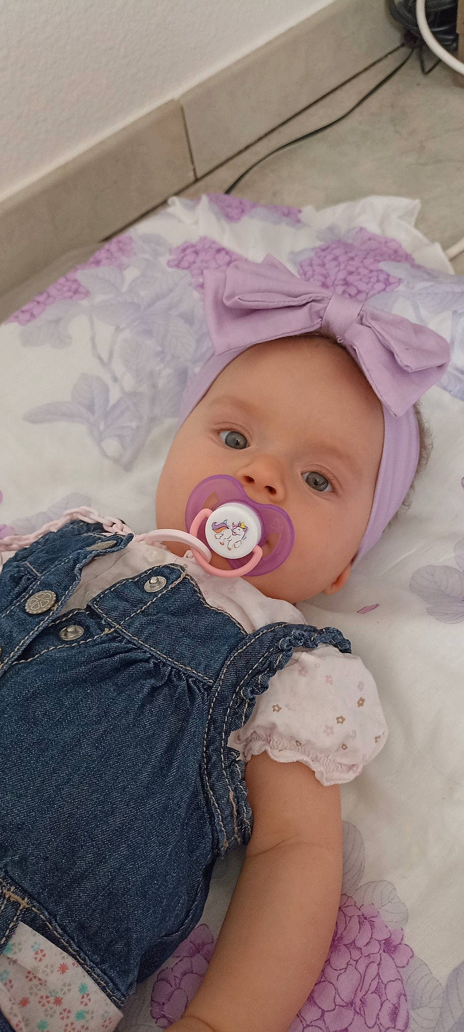 Schtroumpfy a rejoint le concours — aidez-le/la à gagner de superbes lots ! baby, baby_products, baby_sleeping, baby_toddler_clothing, cheek, child, comfort, face, facial_expression, finger, gesture, happy, headwear, iris, linens, lip, nose, person, pink, skin