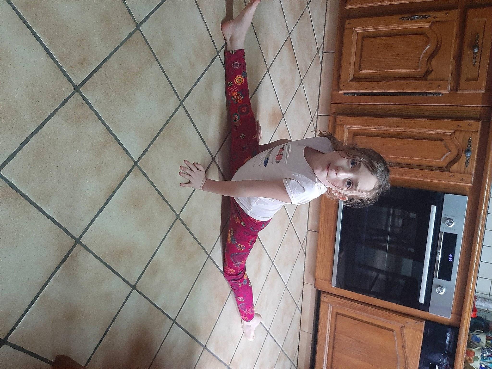 Louane participe au concours pour gagner de l'argent avec cette photo : person