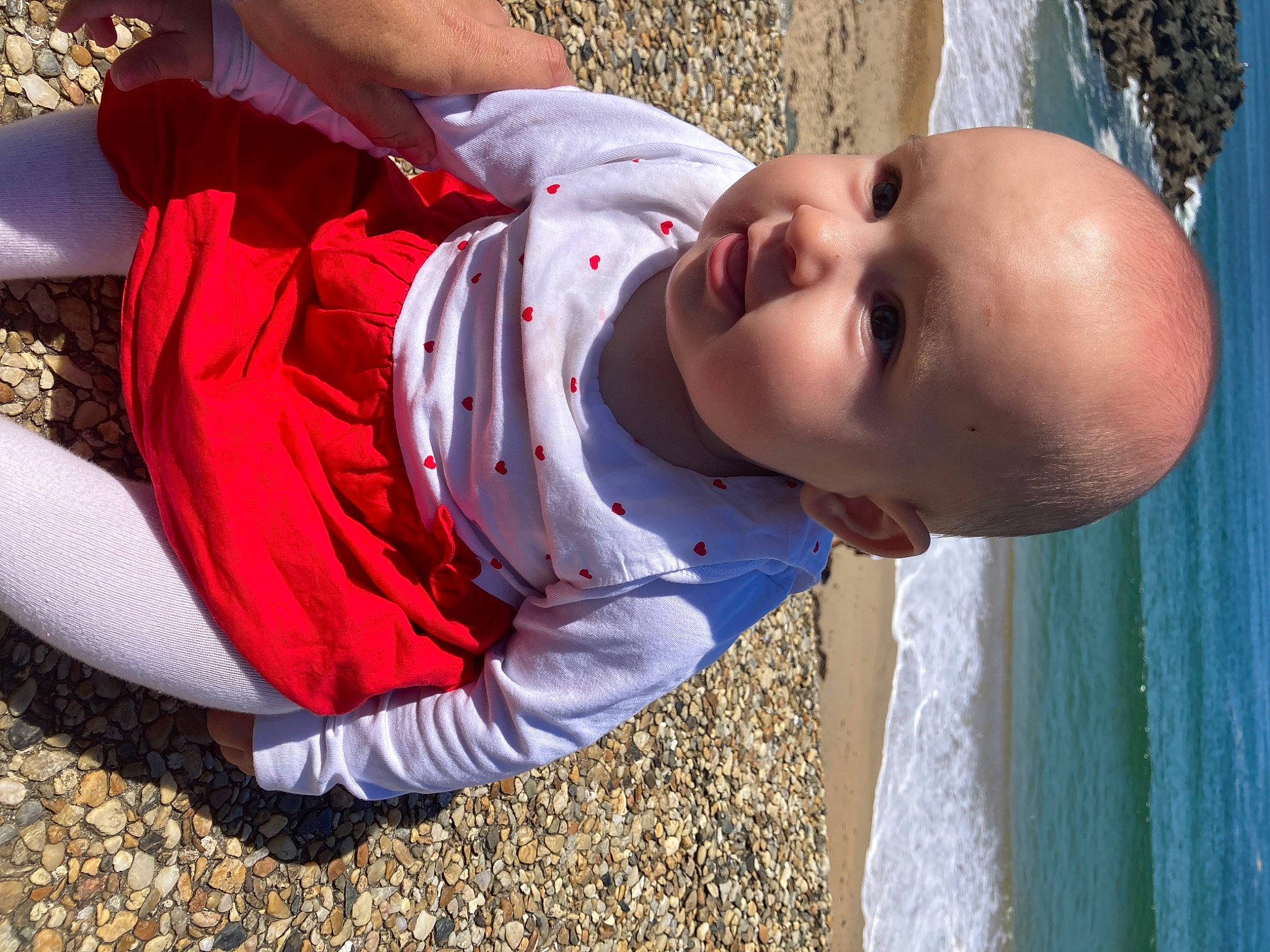 Chloé participe au concours pour gagner de l'argent avec cette photo : arm, baby, beach, carmine, child, fun, grass, happy, leisure, mouth, people, people_in_nature, person, plant, skin, smile, toddler, tree, vacation, water