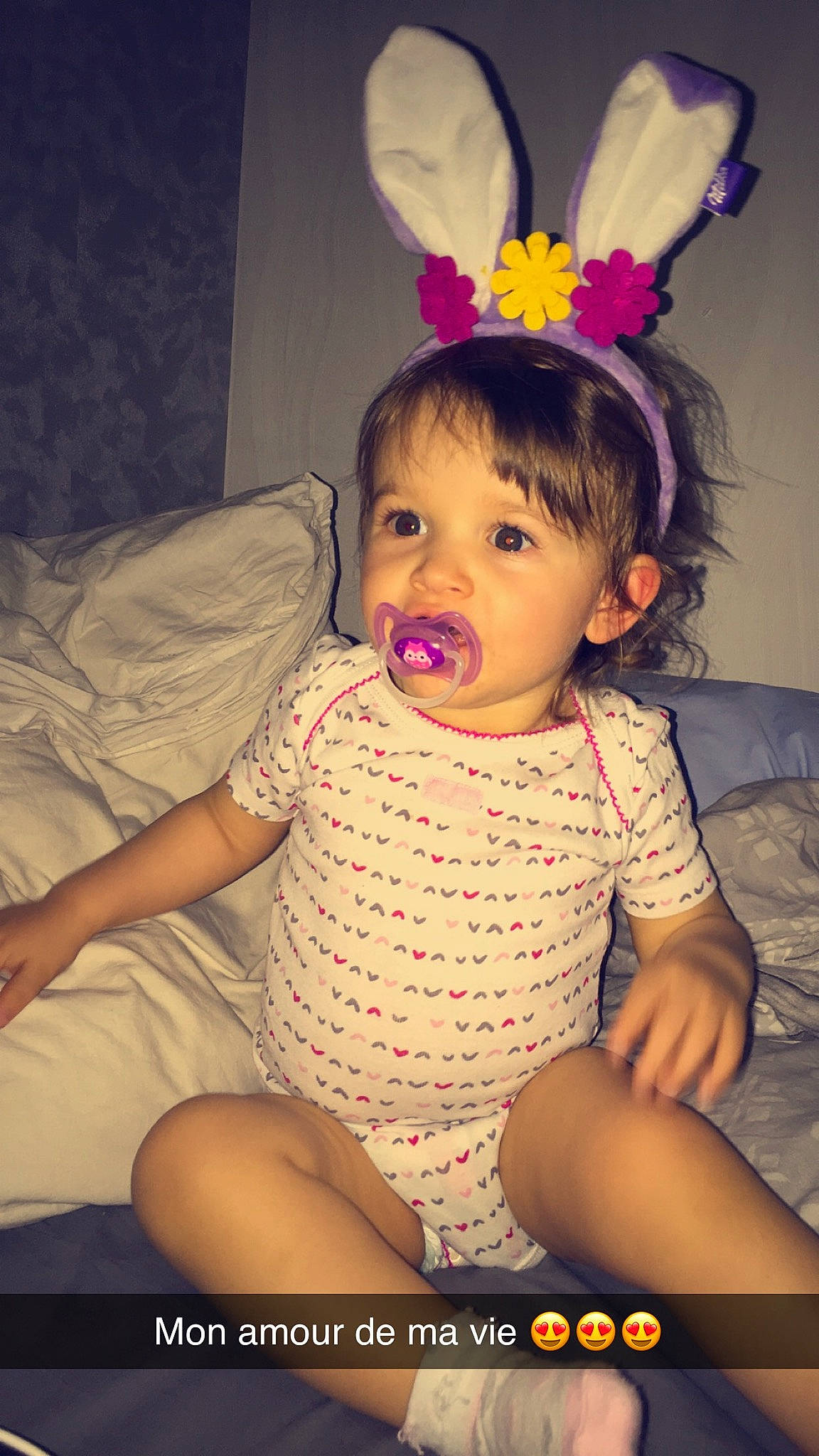 Maëlys participe au concours pour gagner de l'argent avec cette photo : baby, cheek, child, ear, eye, fashion_accessory, fun, hair_accessory, happy, head, headband, headgear, iris, lip, mouth, nose, organ, person, pink, skin