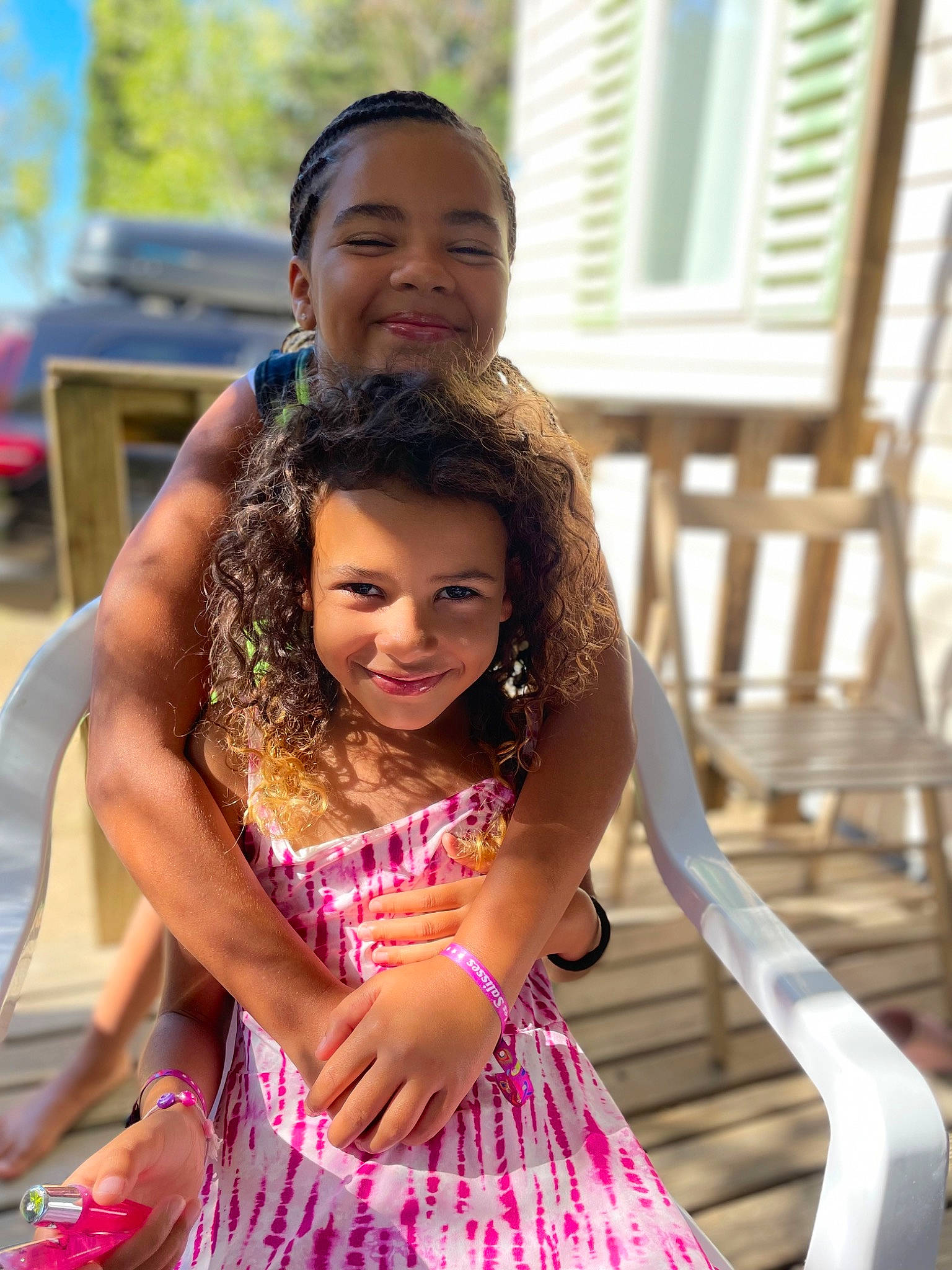 Lhana participe au concours pour gagner de l'argent avec cette photo : beauty, child, day_dress, dress, event, face, facial_expression, fun, grass, hairstyle, happy, jewellery, joy, leisure, magenta, person, photograph, skin, smile, snapshot