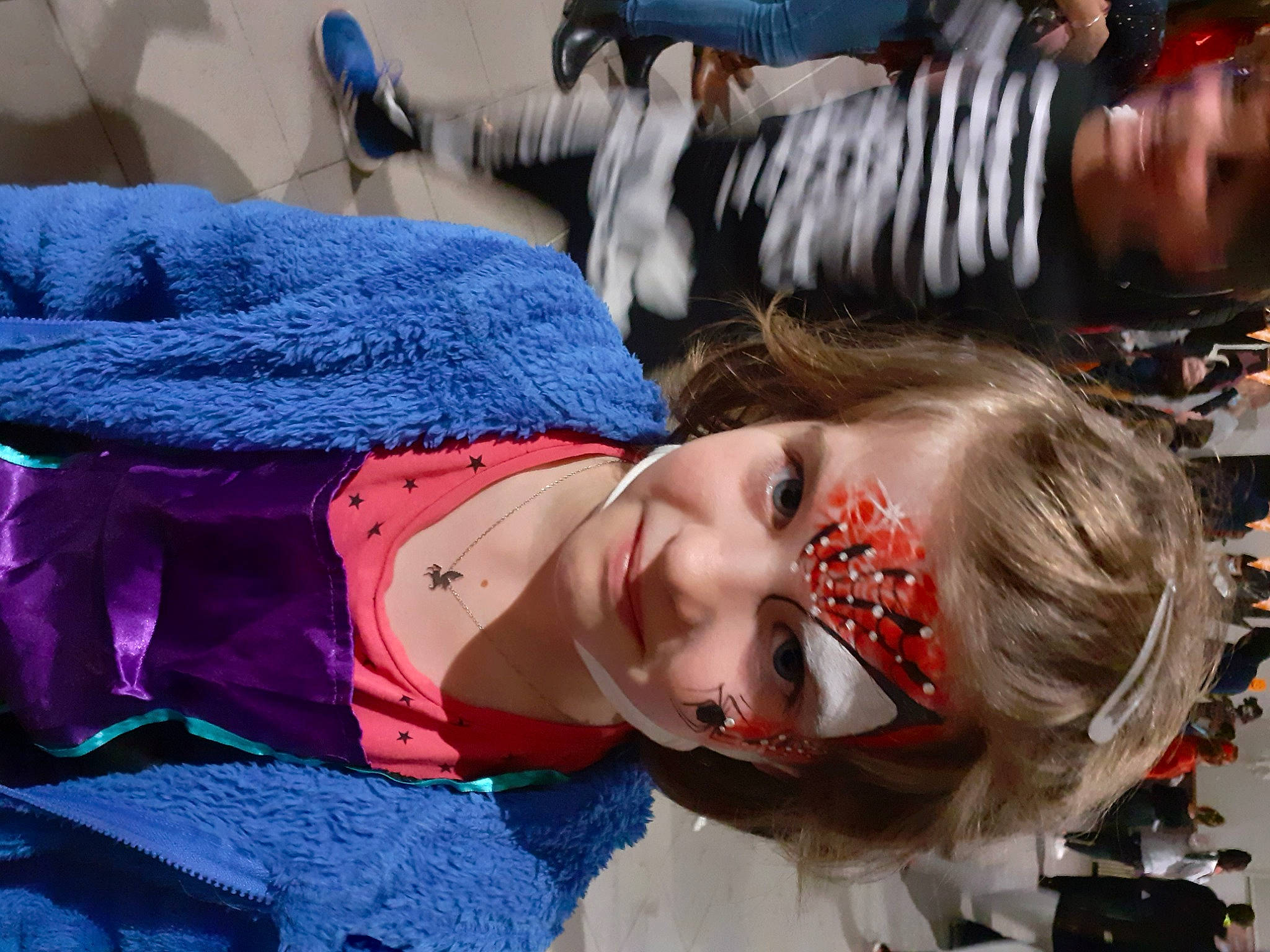 Coco participe au concours pour gagner de l'argent avec cette photo : child, cosmetics, costume, event, eyelash, eyewear, fashion_accessory, festival, flesh, fun, fur, hair_coloring, happy, lipstick, mouth, pattern, person, public_event, street_fashion, tradition