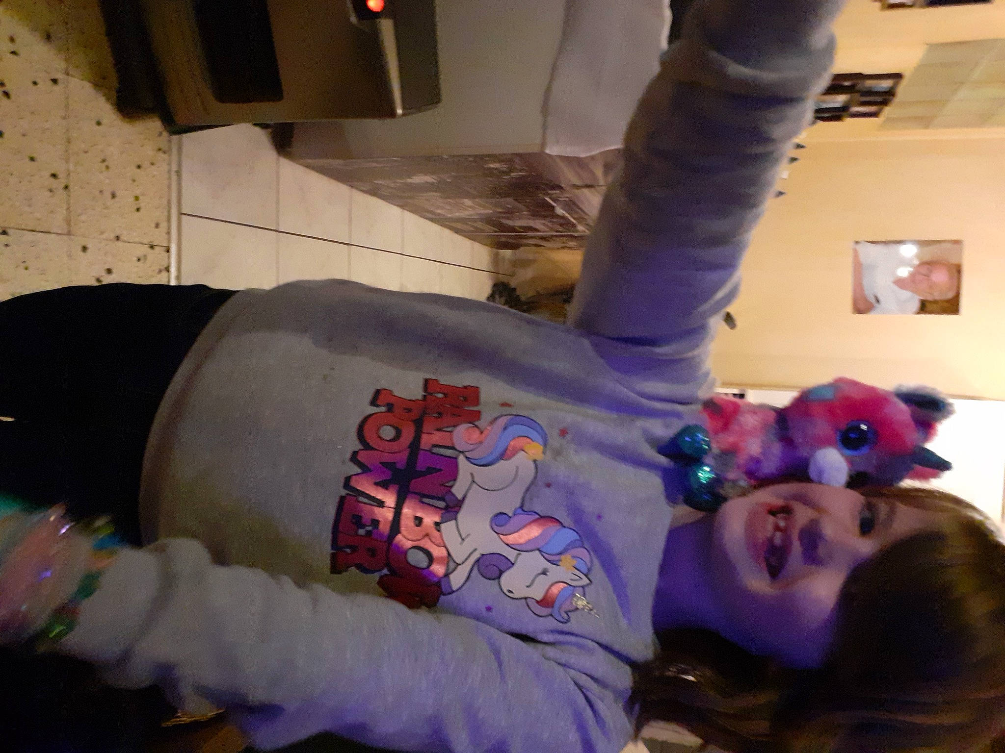 Coco participe au concours pour gagner de l'argent avec cette photo : abdomen, arm, chest, ear, elbow, happy, human_body, jaw, joint, joy, mouth, muscle, neck, person, plant, shoulder, sleeve, snapshot, sportswear, thigh