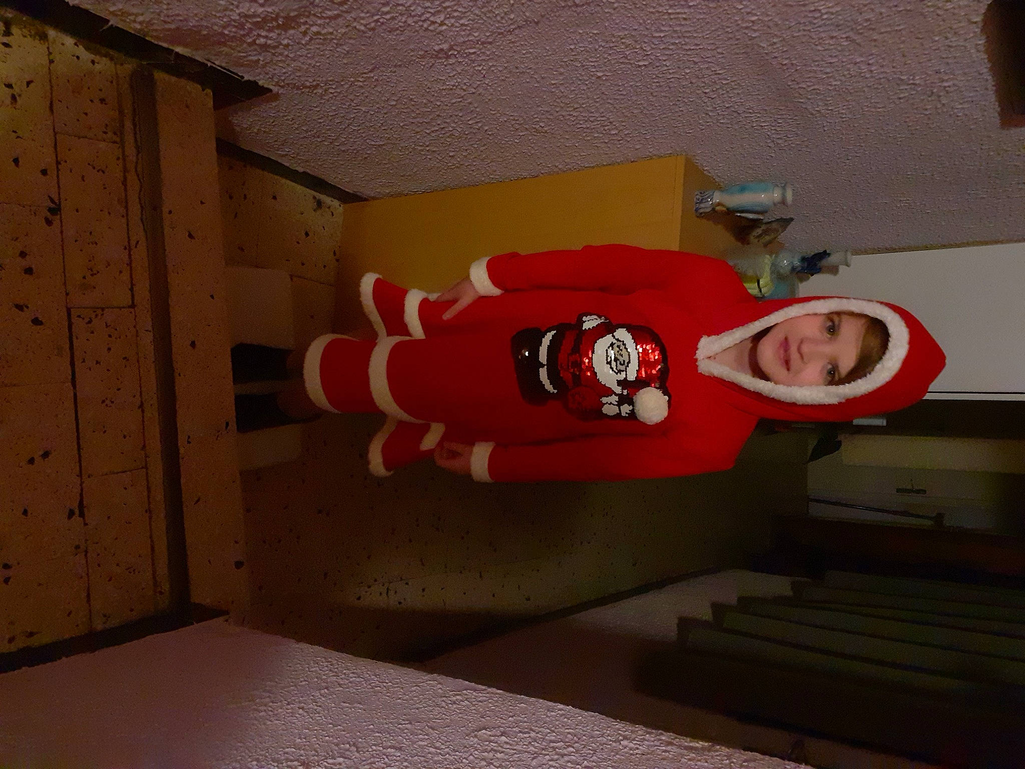 Coco participe au concours pour gagner de l'argent avec cette photo : building, carmine, ceiling, comfort, floor, flooring, fun, hardwood, hat, headwear, house, pattern, person, plywood, room, sleeve, smile, stairs, t_shirt, wall