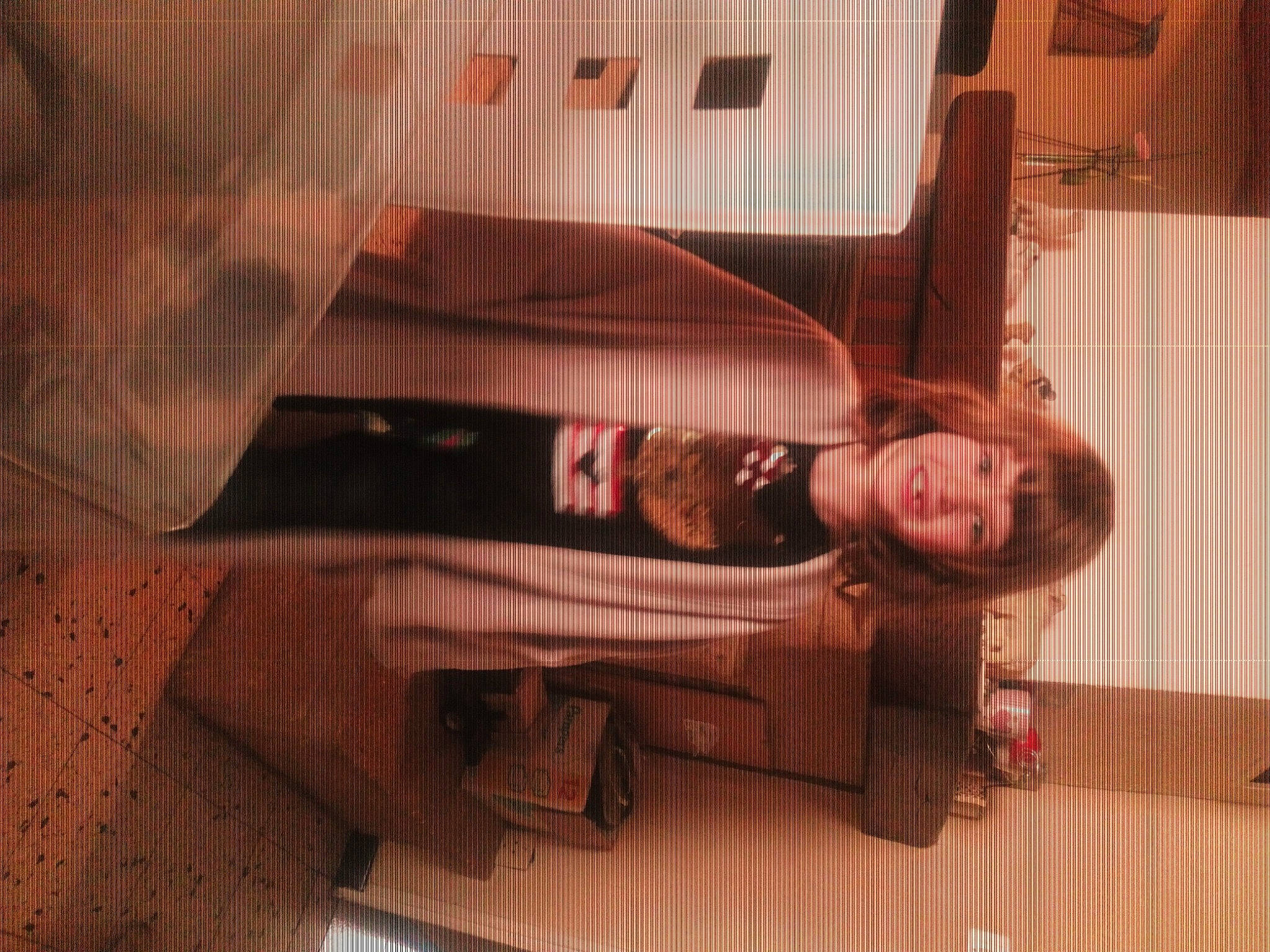 Coraline a rejoint le concours — aidez-le/la à gagner de superbes lots ! art, event, fashion_accessory, flesh, flooring, fun, hardwood, pattern, person, reflection, room, tints_and_shades, umbrella, varnish, visual_arts, wood, wood_stain