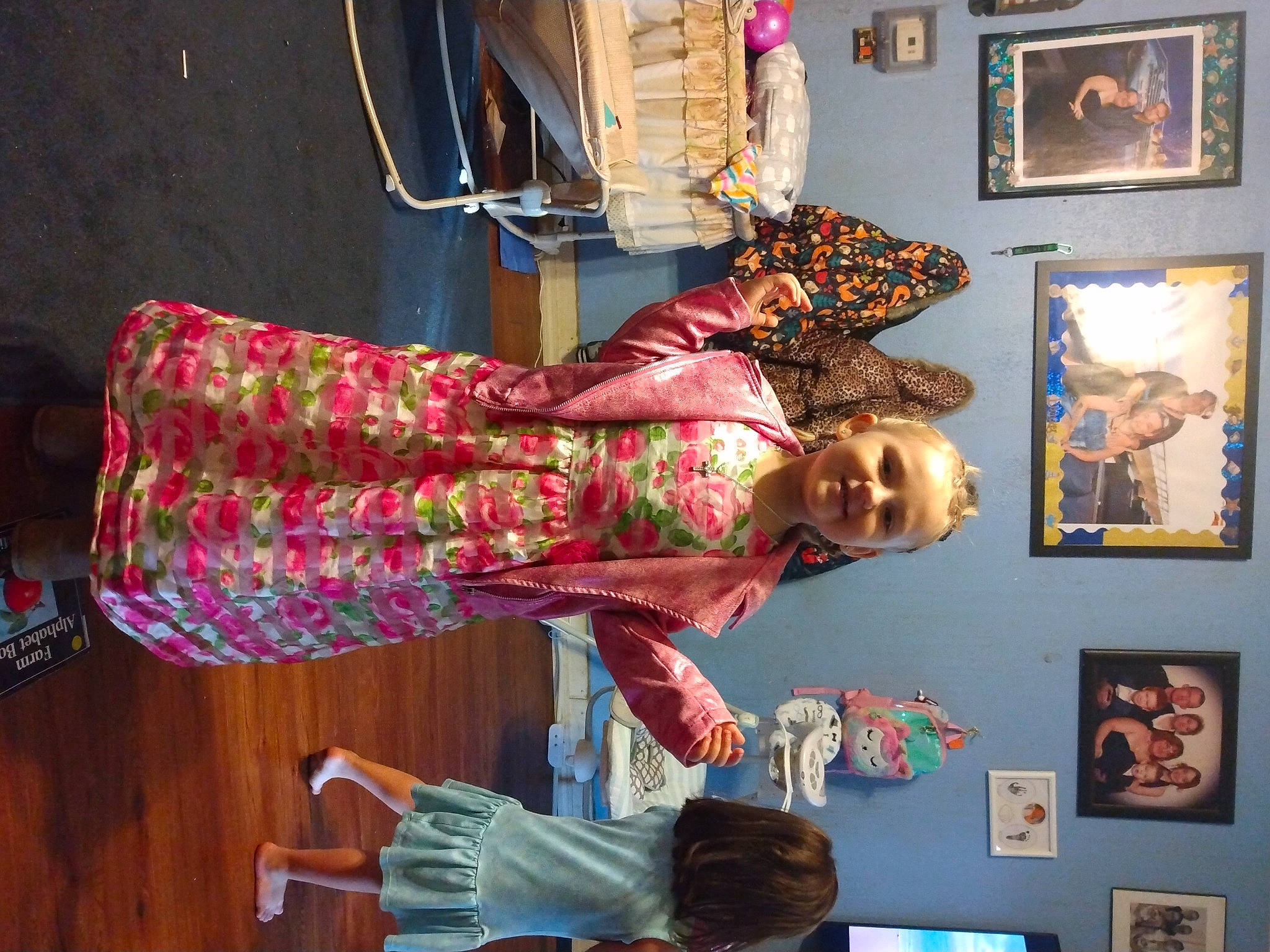 Izabella is registered to the contest to win money with this photo: art, artist, blurred, collection, costume_design, event, fashion_design, fun, happy, joy, magenta, pattern, performance_art, performing_arts, person, picture_frame, room, smile, visual_arts