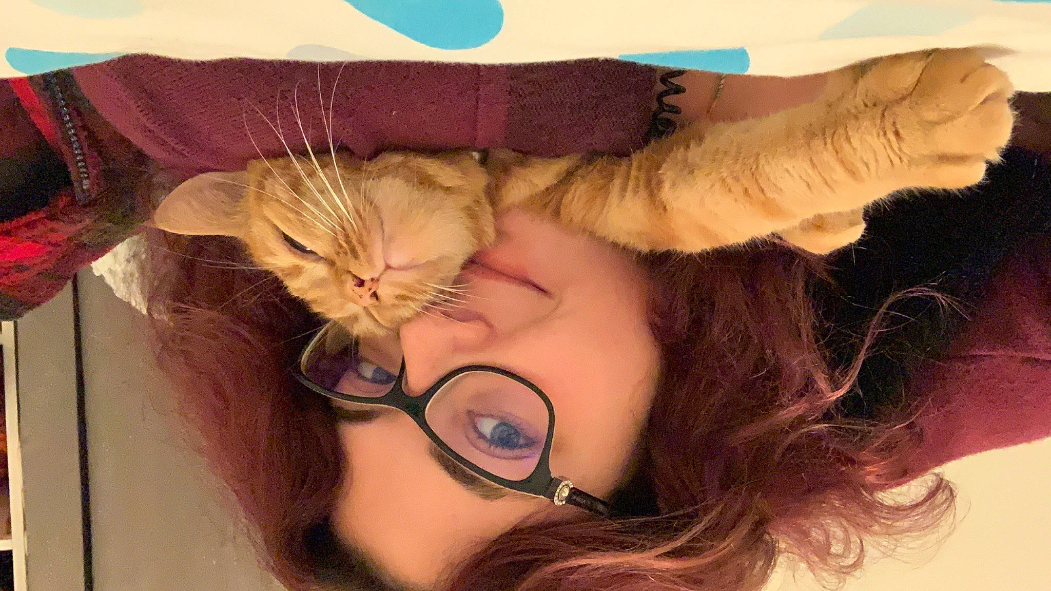 Nala participe au concours pour gagner de l'argent avec cette photo : arm, ear, eye, eyebrow, eyelash, eyewear, fawn, finger, gesture, glasses, hand, happy, head, human, human_body, jaw, lip, neck, skin, vision_care