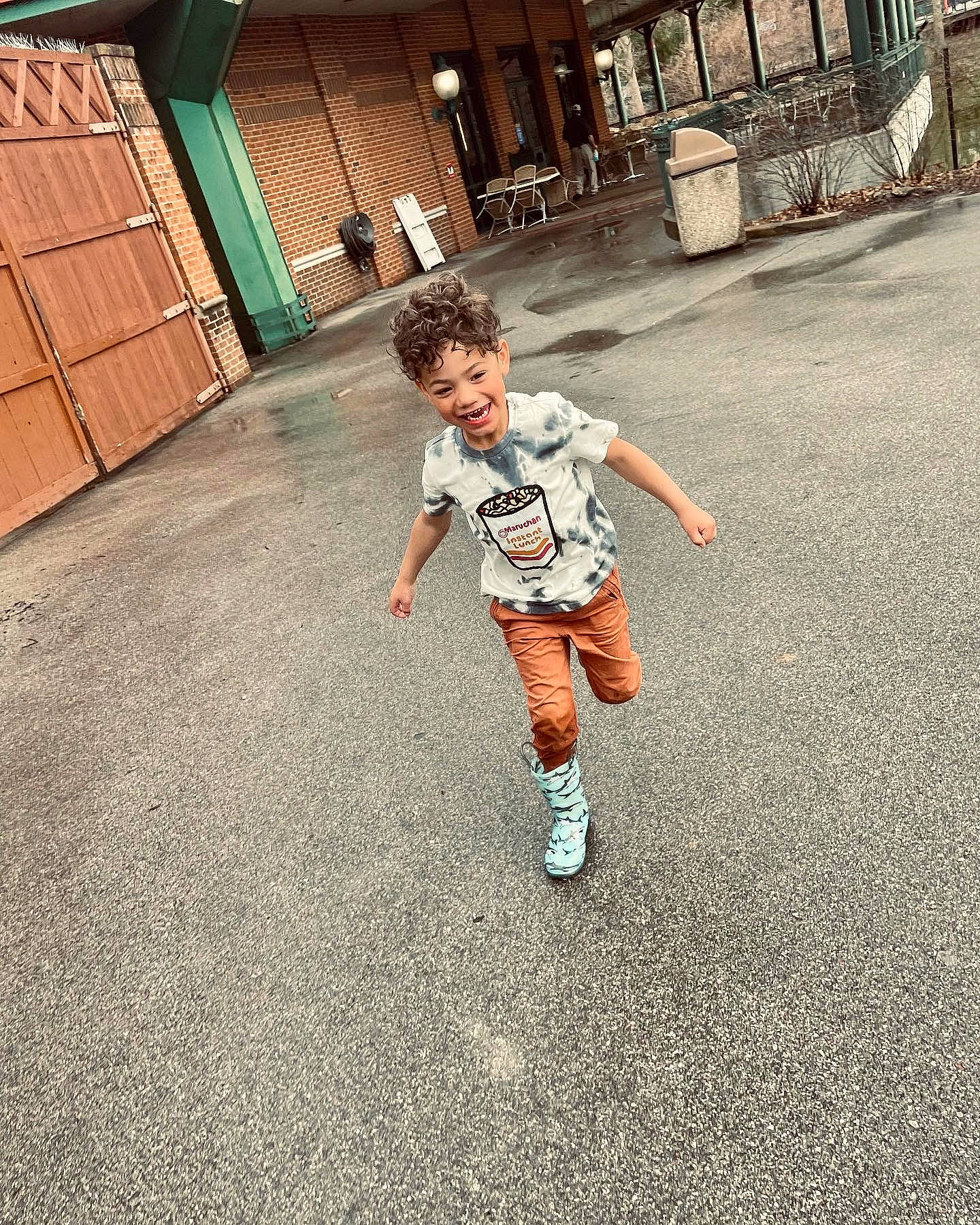 Jaden is registered to the contest to win money with this photo: asphalt, city, flooring, fun, grass, happy, human_leg, joy, leisure, pedestrian, person, recreation, road, road_surface, shadow, shorts, sidewalk, sleeve, standing, street