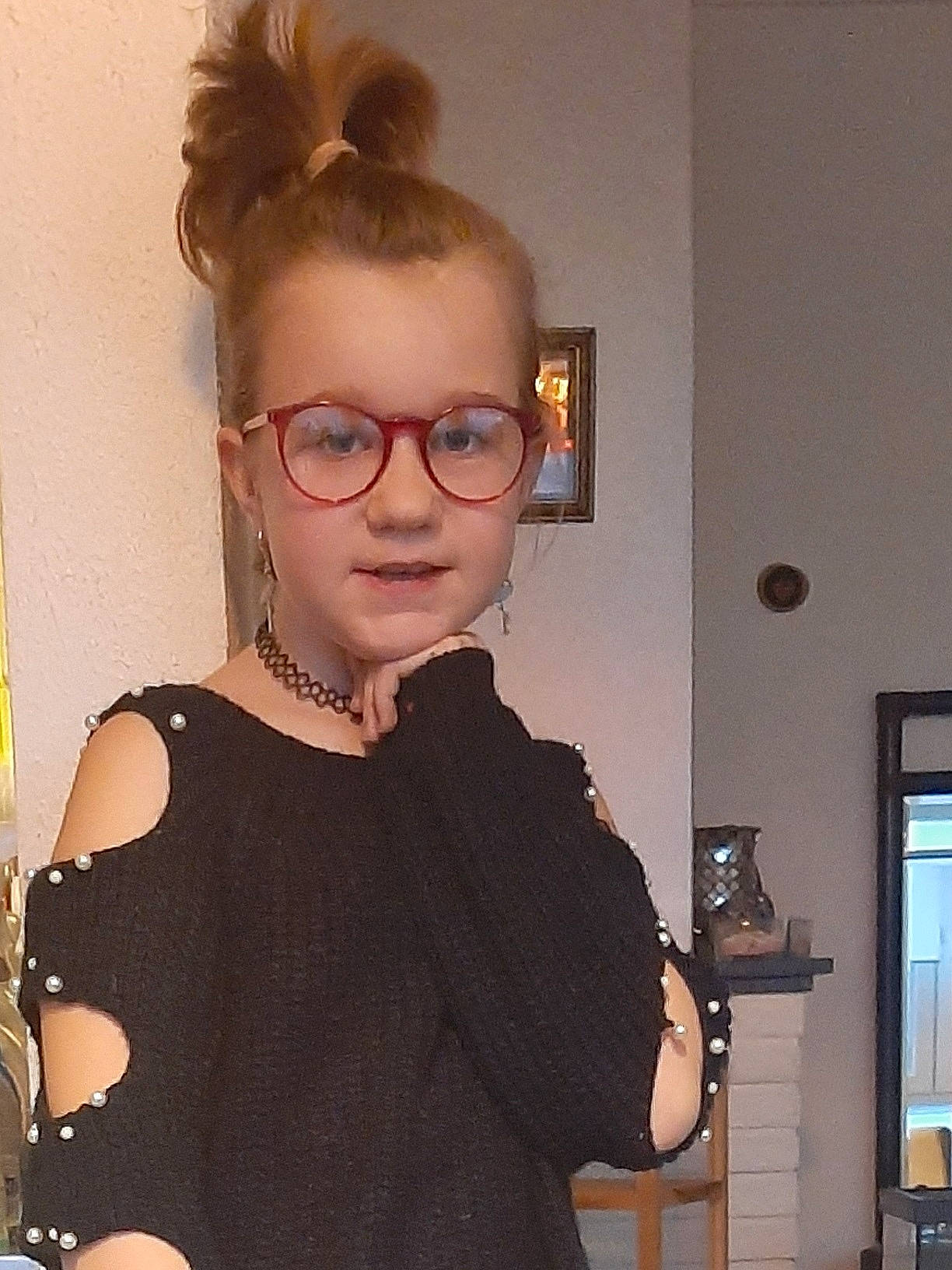 Catherine participe au concours pour gagner de l'argent avec cette photo : body_jewelry, brown_hair, bun, cool, day_dress, earrings, fashion_accessory, hair_accessory, hair_coloring, hairstyle, jewellery, lighting, necklace, person, portrait, portrait_photography, style