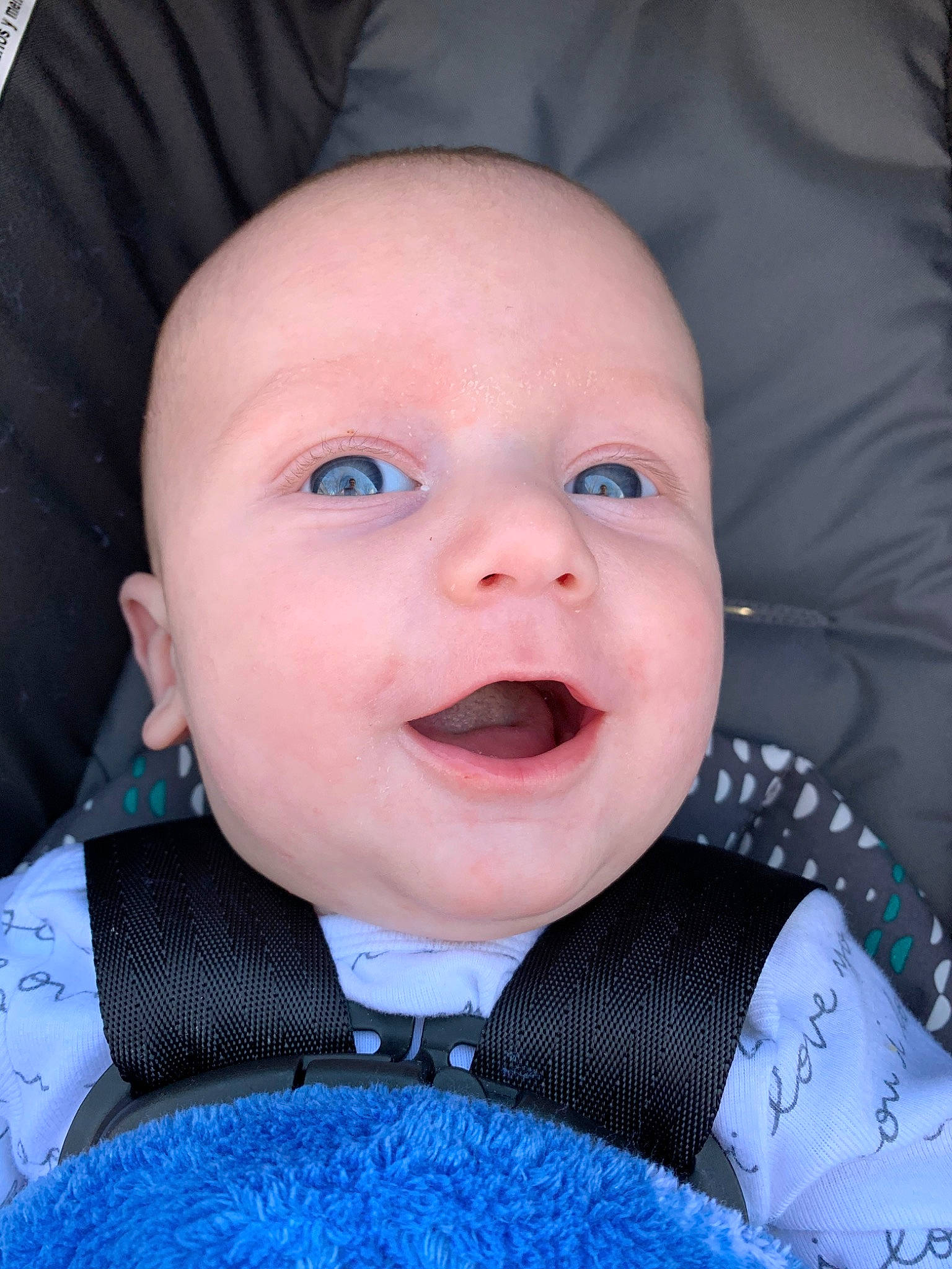 Aizen is registered to the contest to win money with this photo: baby, baby_making_funny_faces, beauty, blue, cheek, child, chin, eye, eyebrow, face, facial_expression, forehead, head, iris, lip, mouth, nose, person, skin, smile