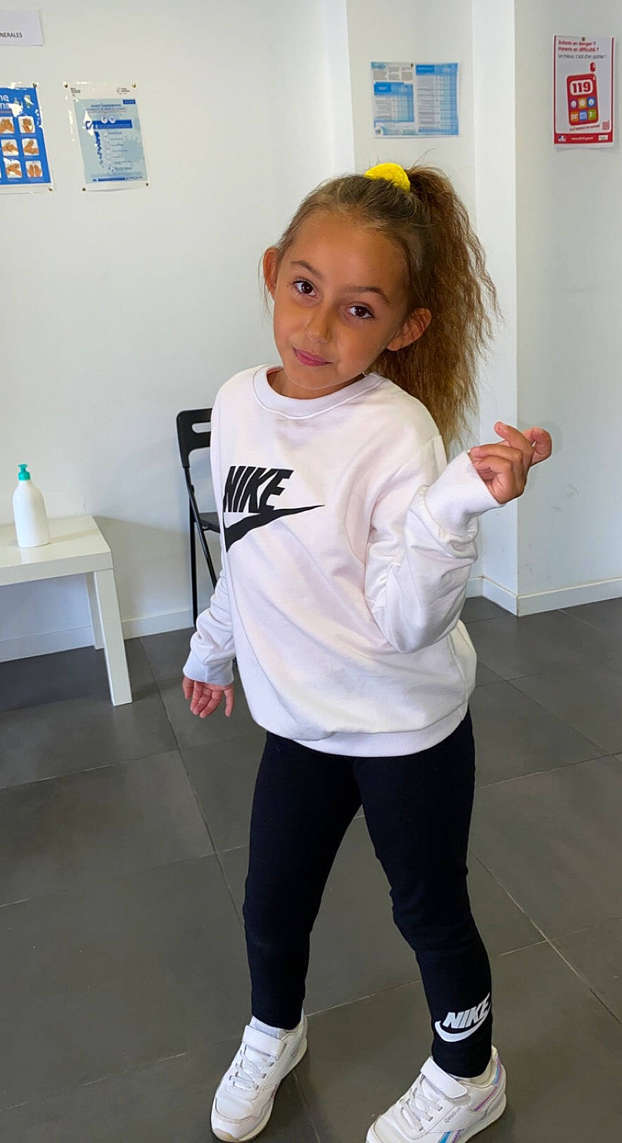 Syriana a rejoint le concours — aidez-le/la à gagner de superbes lots ! active_pants, fashion_design, flooring, hair, head, human_body, joint, knee, neck, person, shorts, shoulder, sleeve, sportswear, street_fashion, sweatpant, t_shirt, thigh, trunk, waist