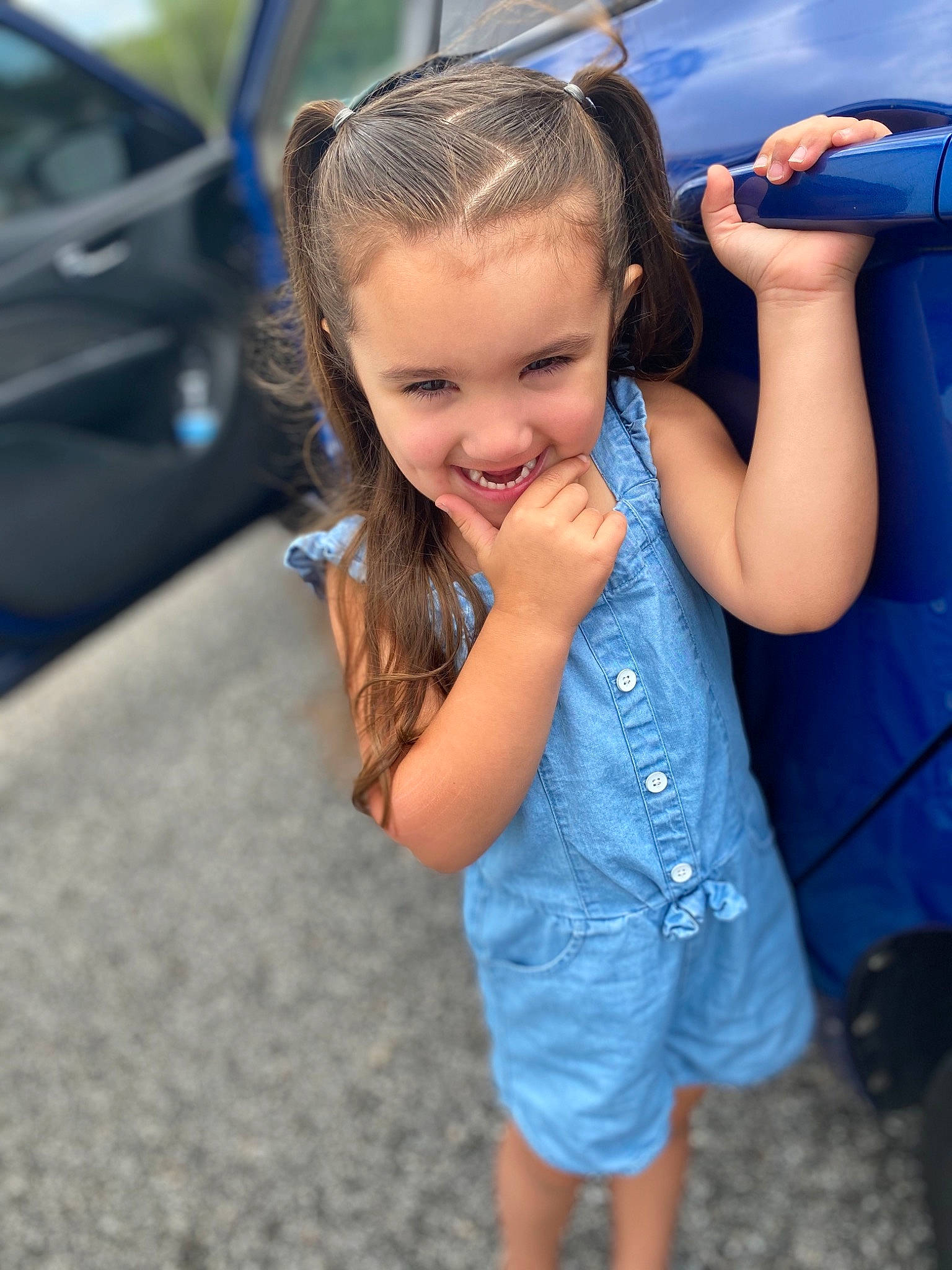 Ava-lee is registered to the contest to win money with this photo: blond, car, child, child_model, denim, ear, finger, fun, hair, hairstyle, hand, jeans, joy, long_hair, nose, person, photography, play, smile, summer