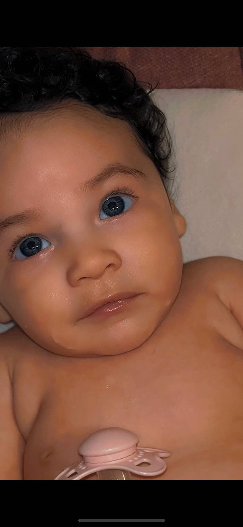 Nariyah is registered to the contest to win money with this photo: arm, cheek, chin, ear, eye, eyebrow, eyelash, facial_expression, forehead, hairstyle, hand, head, human_body, iris, jaw, lip, mouth, neck, nose, person