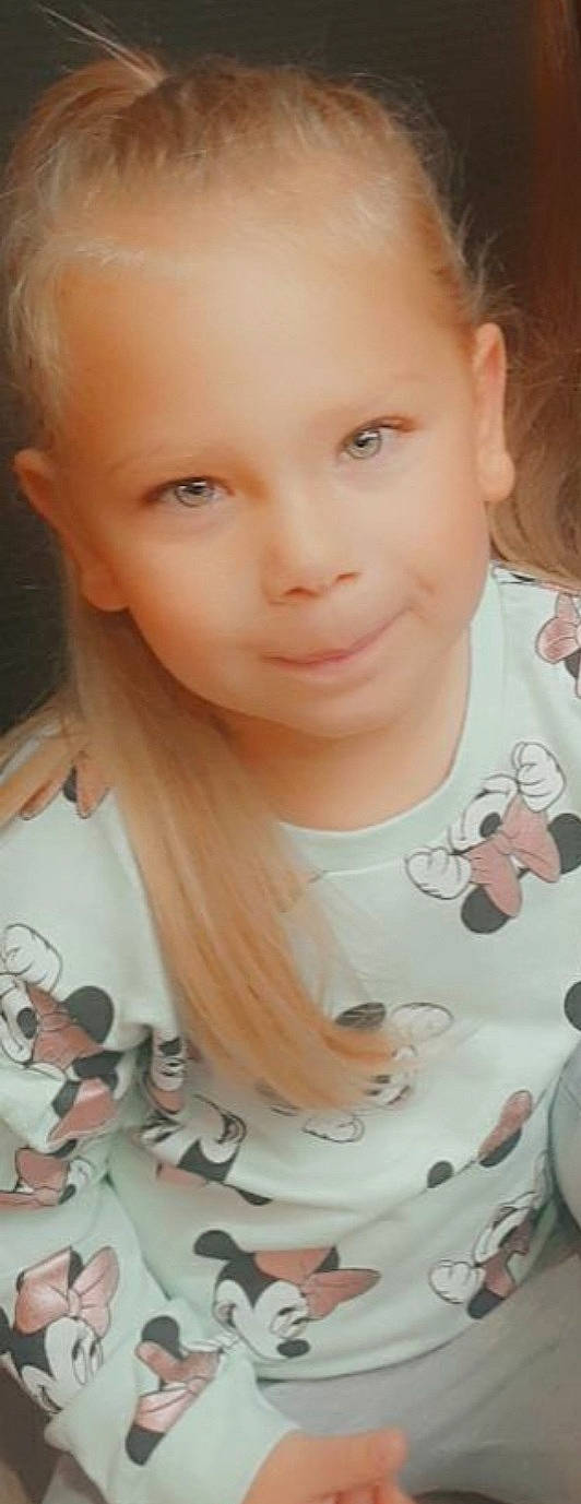 Léna a rejoint le concours — aidez-le/la à gagner de superbes lots ! cheek, chin, cool, ear, eye, eyebrow, eyelash, forehead, gesture, happy, head, iris, jaw, joy, lip, mouth, neck, nose, person, skin