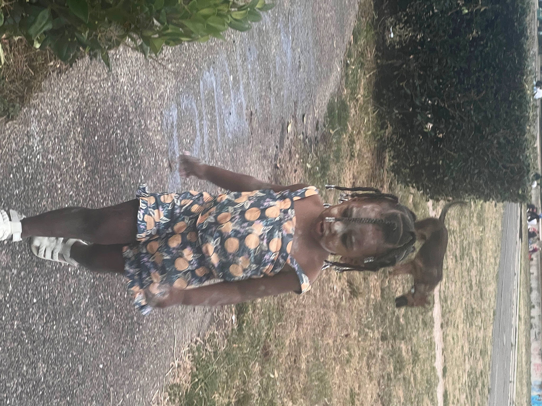 Keylia a rejoint le concours — aidez-le/la à gagner de superbes lots ! boot, fun, grass, human_leg, leisure, person, plant, recreation, sandal, shadow, sock, soil, thigh, tree, trunk, wood