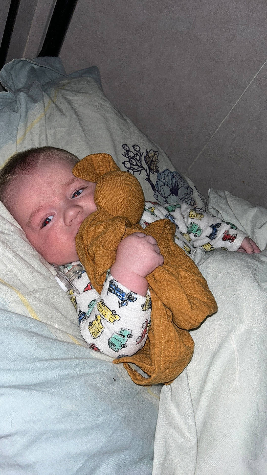 Soann a rejoint le concours — aidez-le/la à gagner de superbes lots ! baby, baby_products, baby_sleeping, baby_toddler_clothing, bedtime, cheek, child, comfort, elbow, infant_bed, linens, nap, people, person, room, sitting, skin, sleep, toddler