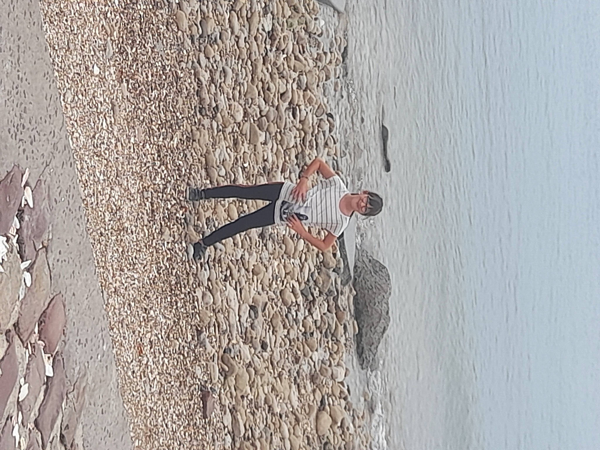 Lysea a rejoint le concours — aidez-le/la à gagner de superbes lots ! adventure, asphalt, beach, cement, coast, concrete, grey, joy, lake, landscape, person, plant, recreation, reflection, road_surface, rock, sand, shadow, soil, tree