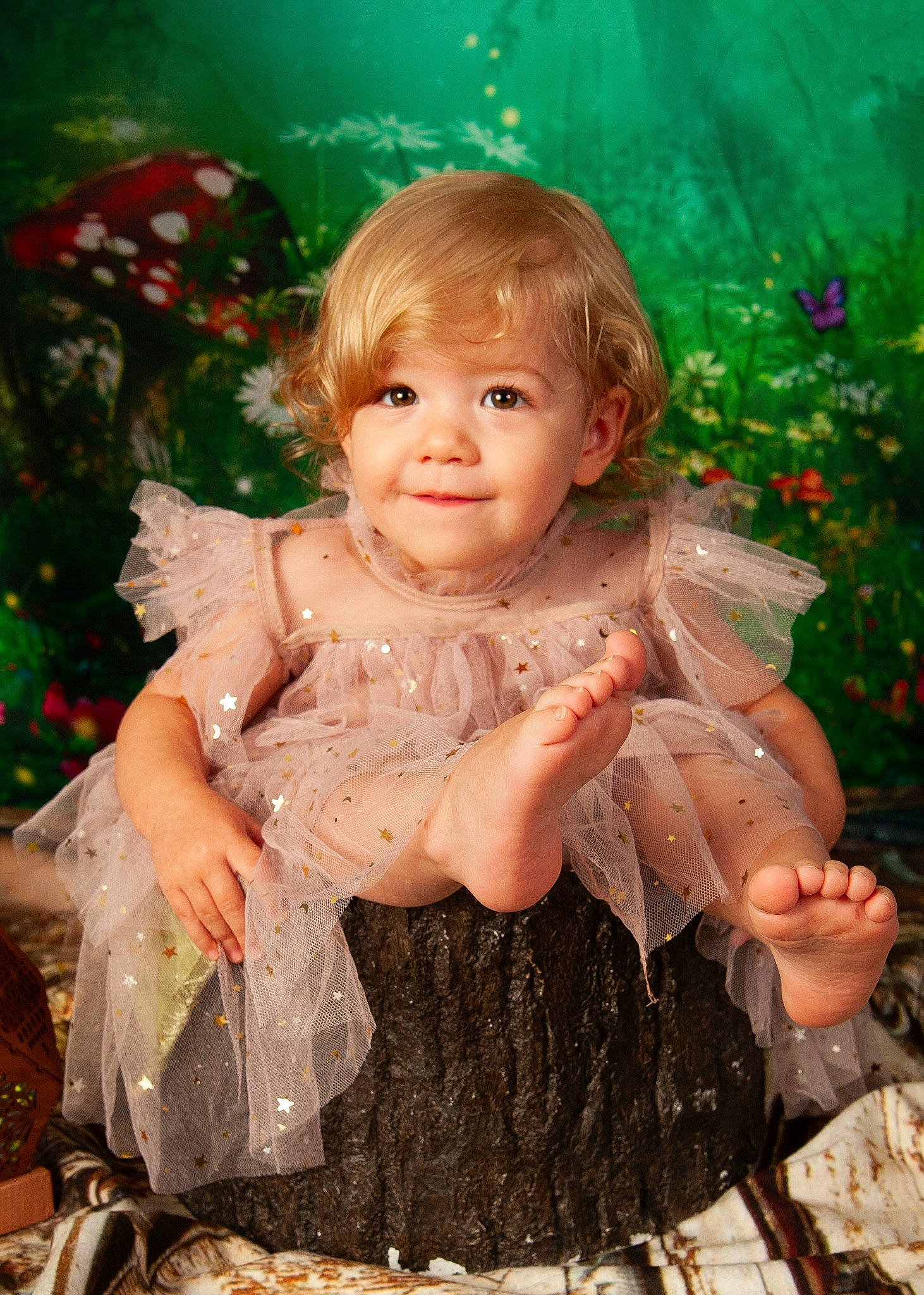 Annelie is registered to the contest to win money with this photo: art, baby, baby_toddler_clothing, bathing, beauty, cheek, child, dress, fun, grass, happy, joy, peach, people, people_in_nature, person, pink, plant, ruffle, sitting