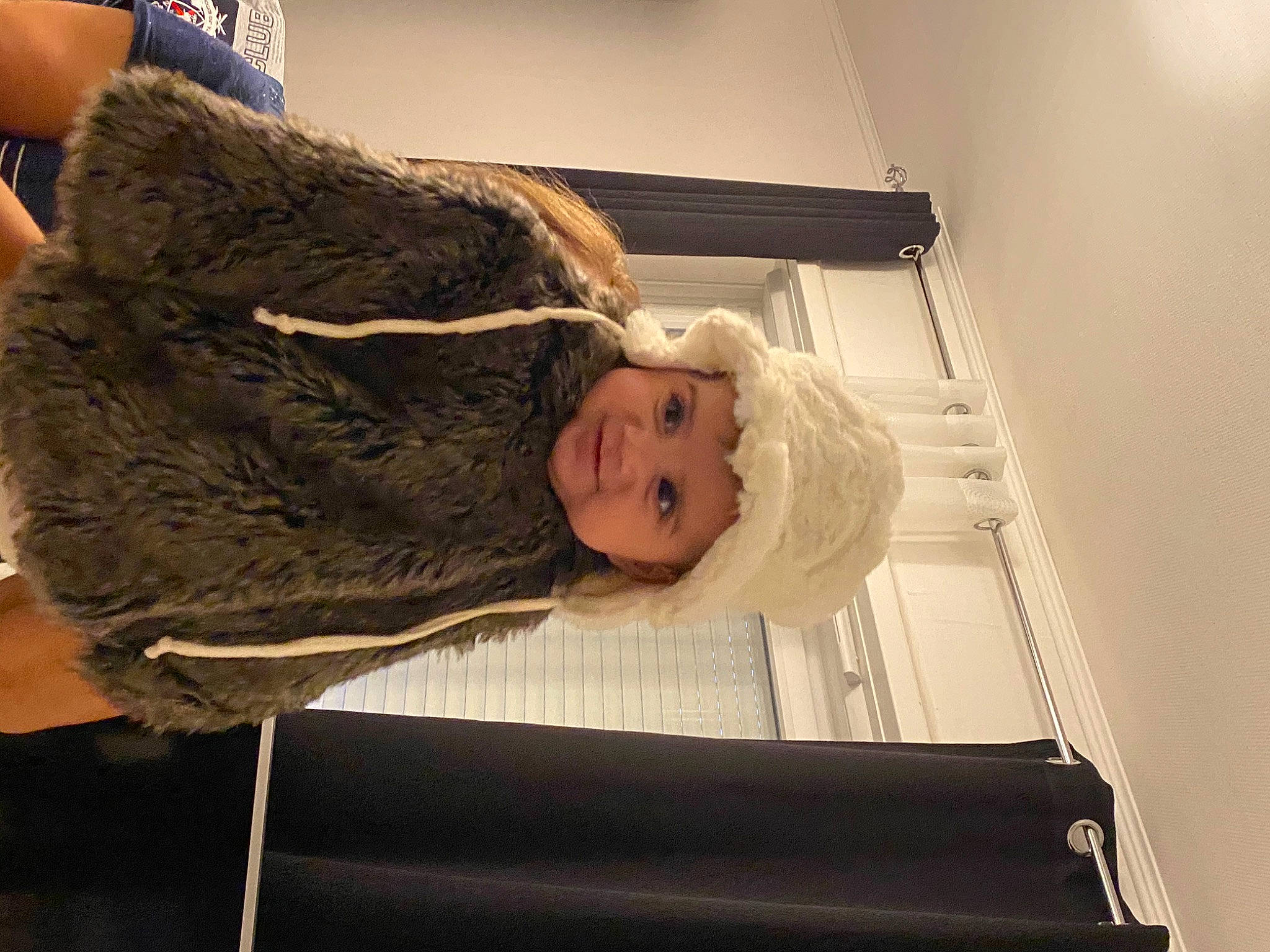 Saverne a rejoint le concours — aidez-le/la à gagner de superbes lots ! animal_product, comfort, fur, fur_clothing, headwear, hide, natural_material, parka, person