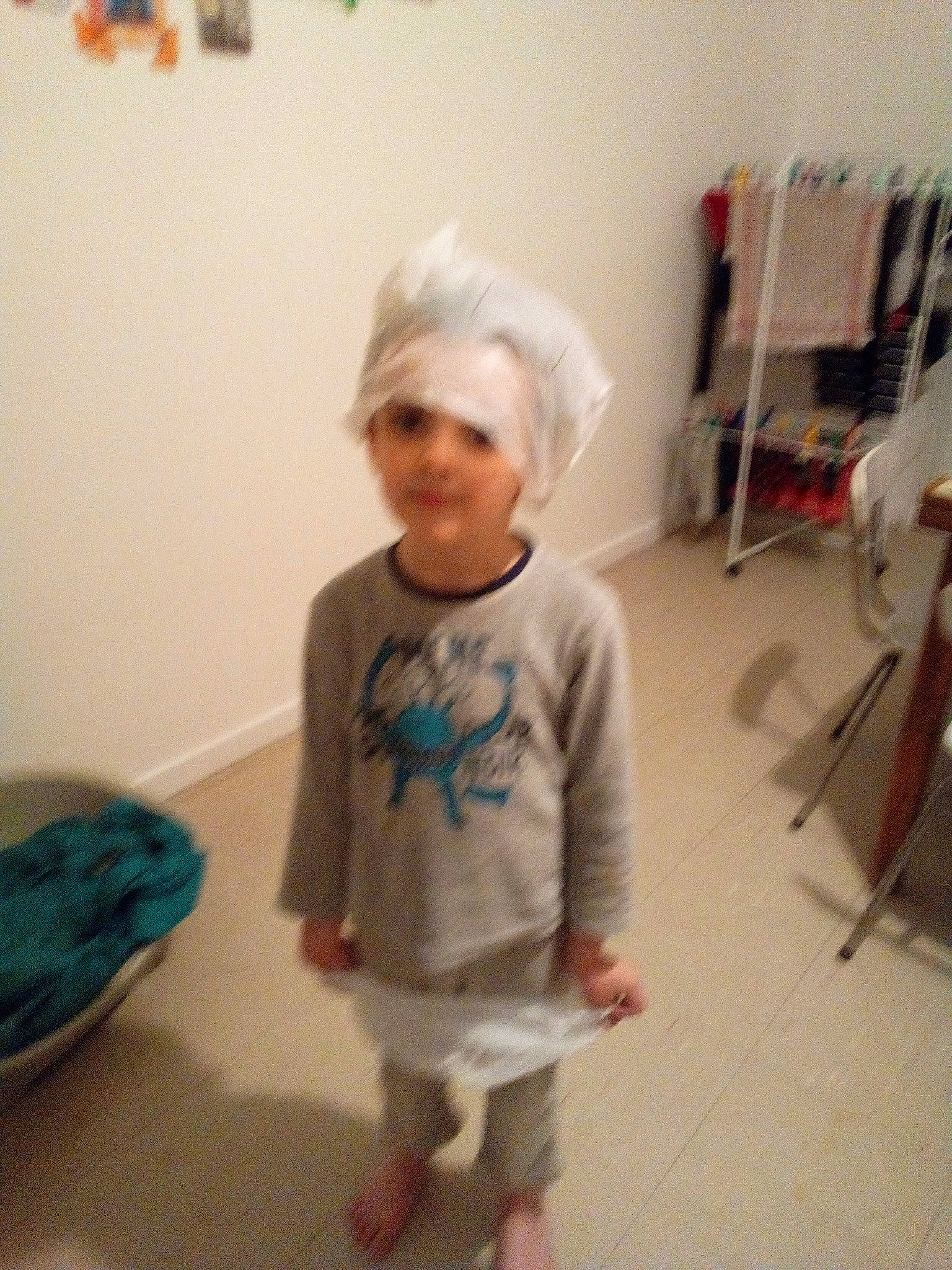 Grégory a rejoint le concours — aidez-le/la à gagner de superbes lots ! baby, baby_toddler_clothing, barefoot, cap, chair, child, elbow, flooring, fun, happy, knee, pajamas, person, play, room, sleeve, smile, standing, t_shirt, toddler