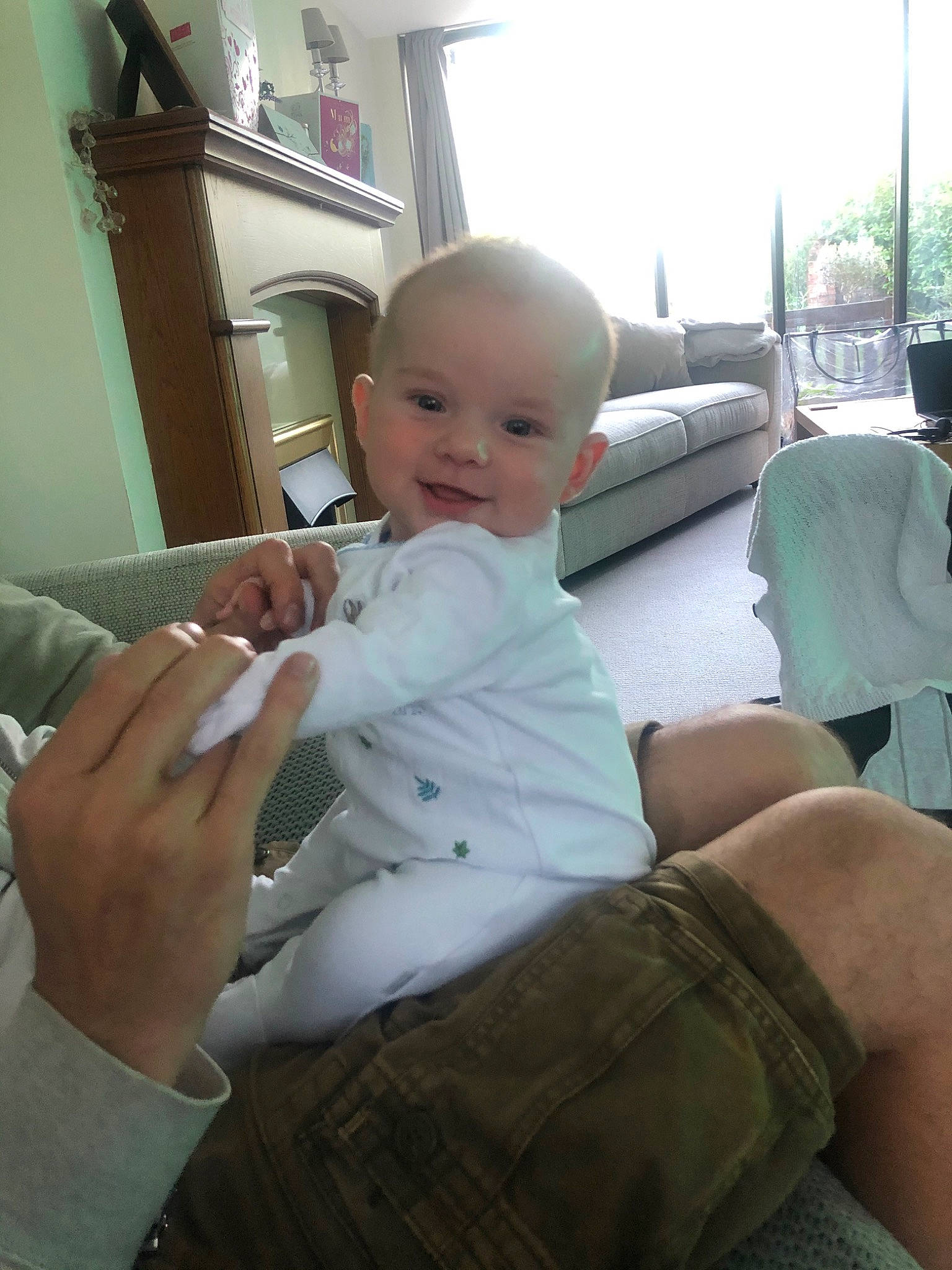 Alfred is registered to the contest to win money with this photo: arm, baby, child, finger, hand, joint, joy, leg, person, skin, toddler