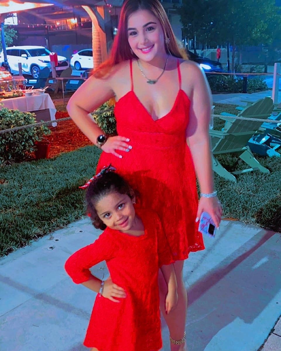 Evaluna is registered to the contest to win money with this photo: blue, day_dress, dress, eye, formal_wear, hair, happy, joy, leg, leisure, lip, magenta, necklace, one_piece_garment, person, pink, plant, red, shoulder, skin